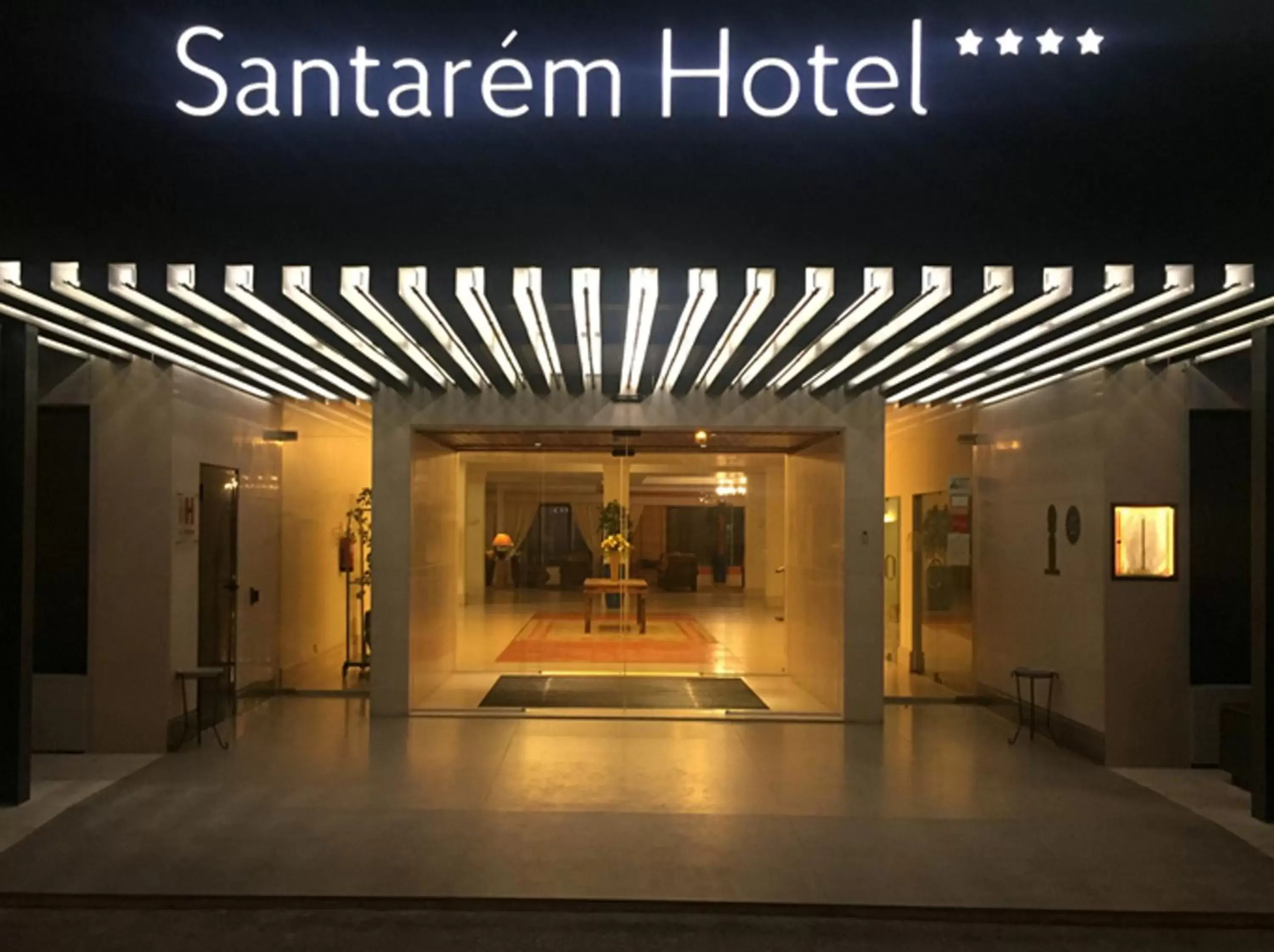 Facade/entrance in Santarem Hotel