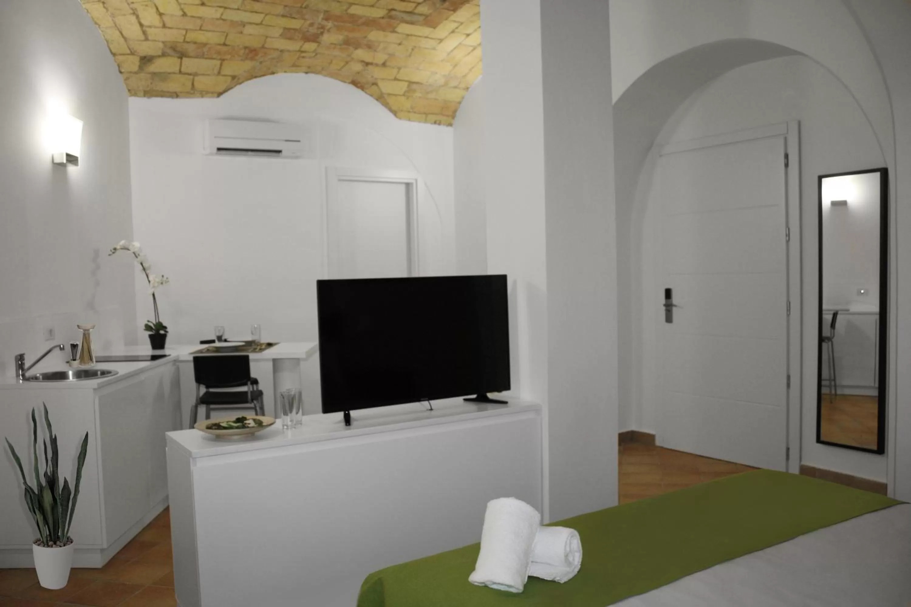TV and multimedia in Roma Resort Colosseum