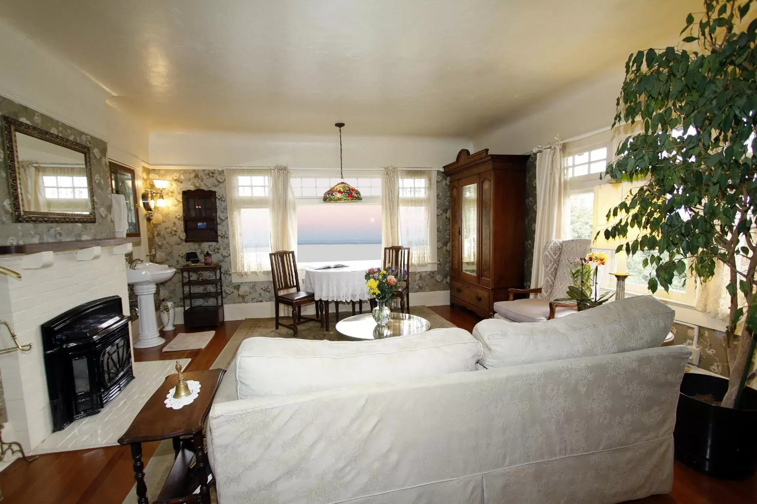 Living room, Seating Area in The Jabberwock Bed & Breakfast