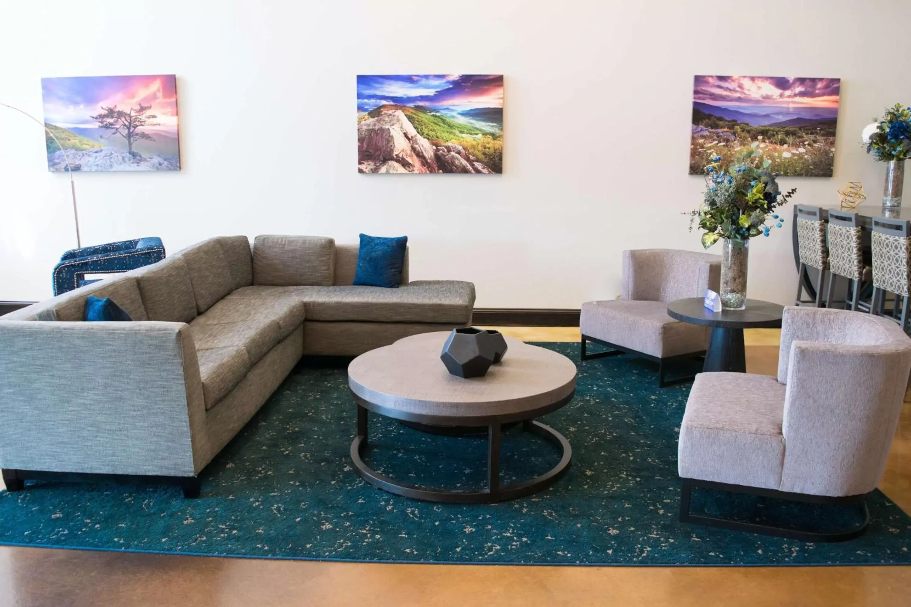 Lobby or reception, Seating Area in Best Western Plus Waynesboro