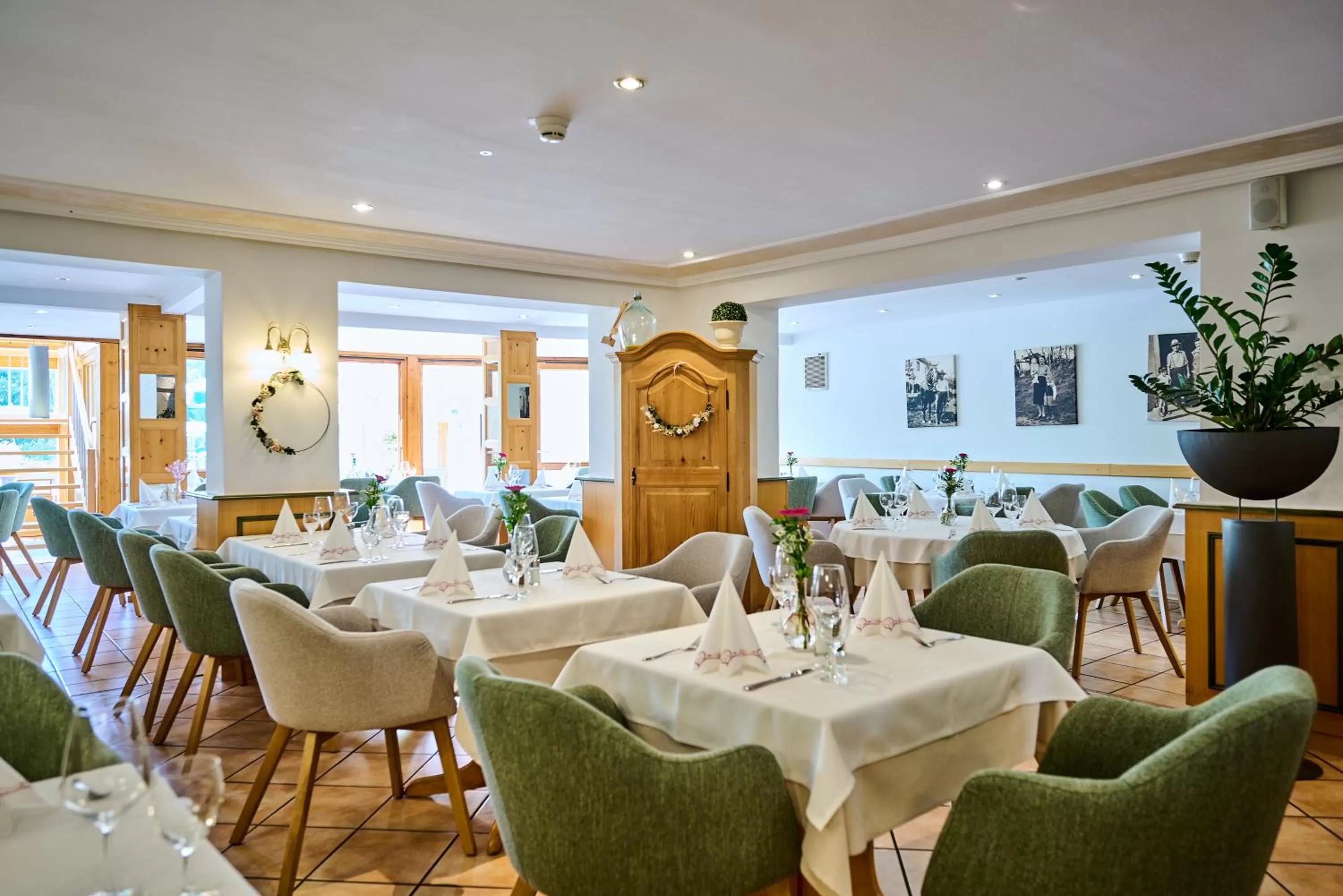 Restaurant/places to eat in Hotel Restaurant Zum Goldenen Anker mit Hallenbad & Wellnessbereich