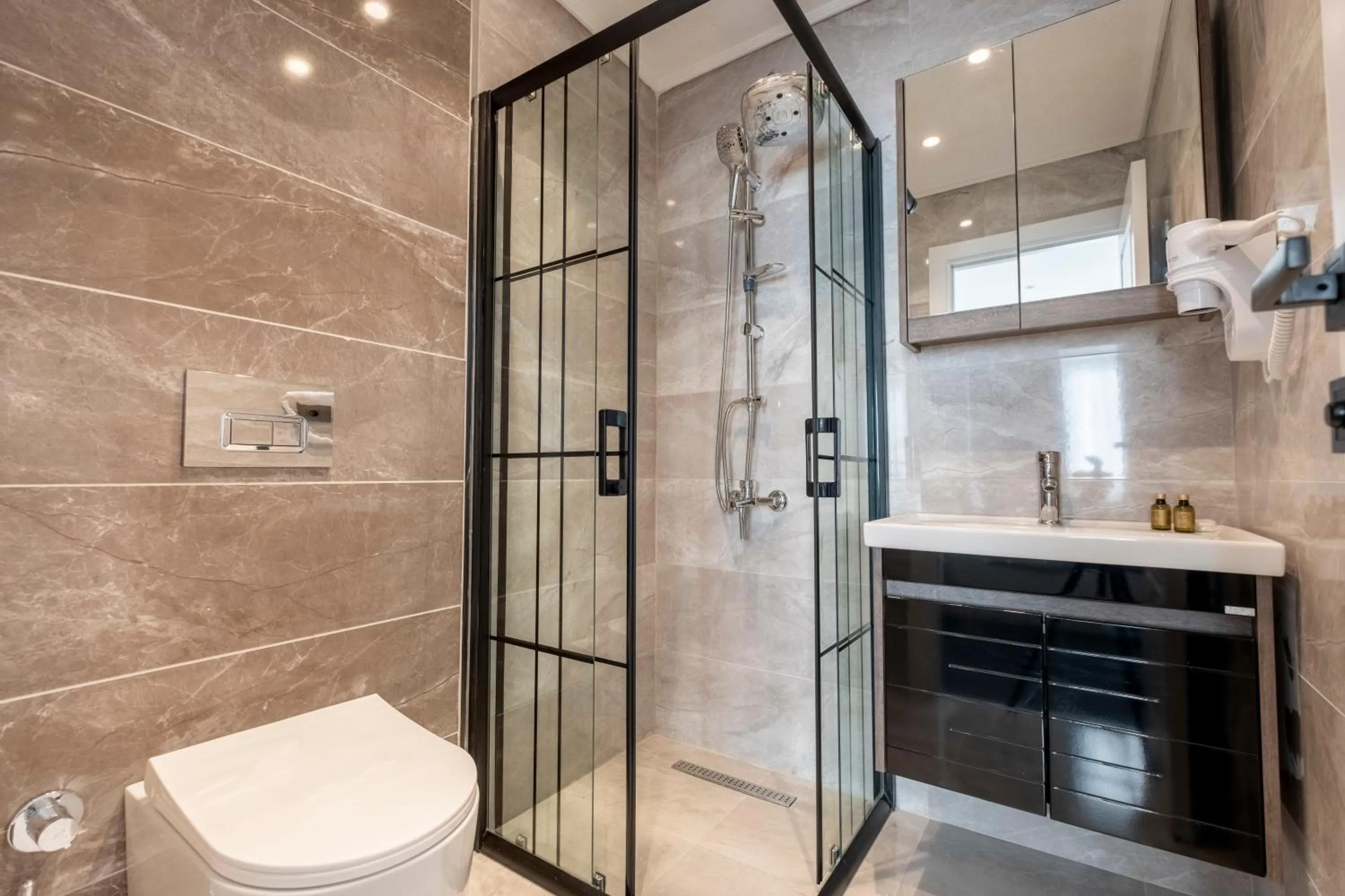 Toilet in Hub Suite Istanbul