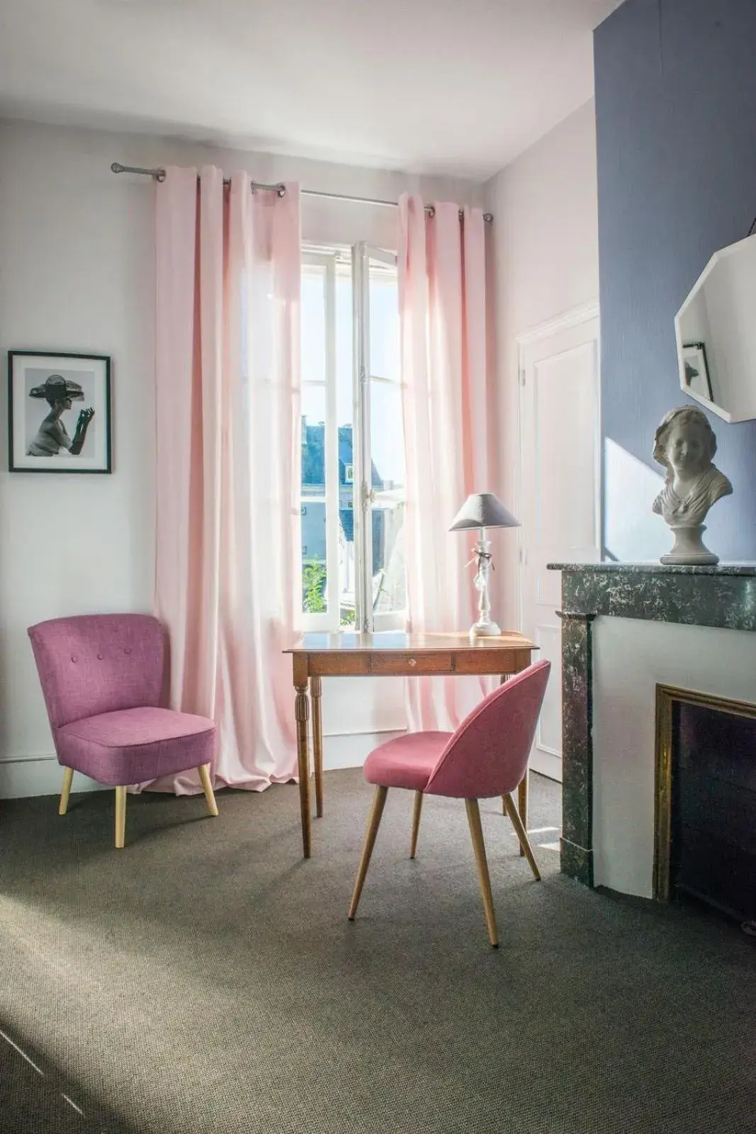 Garden view, Seating Area in Hotel Mirabeau