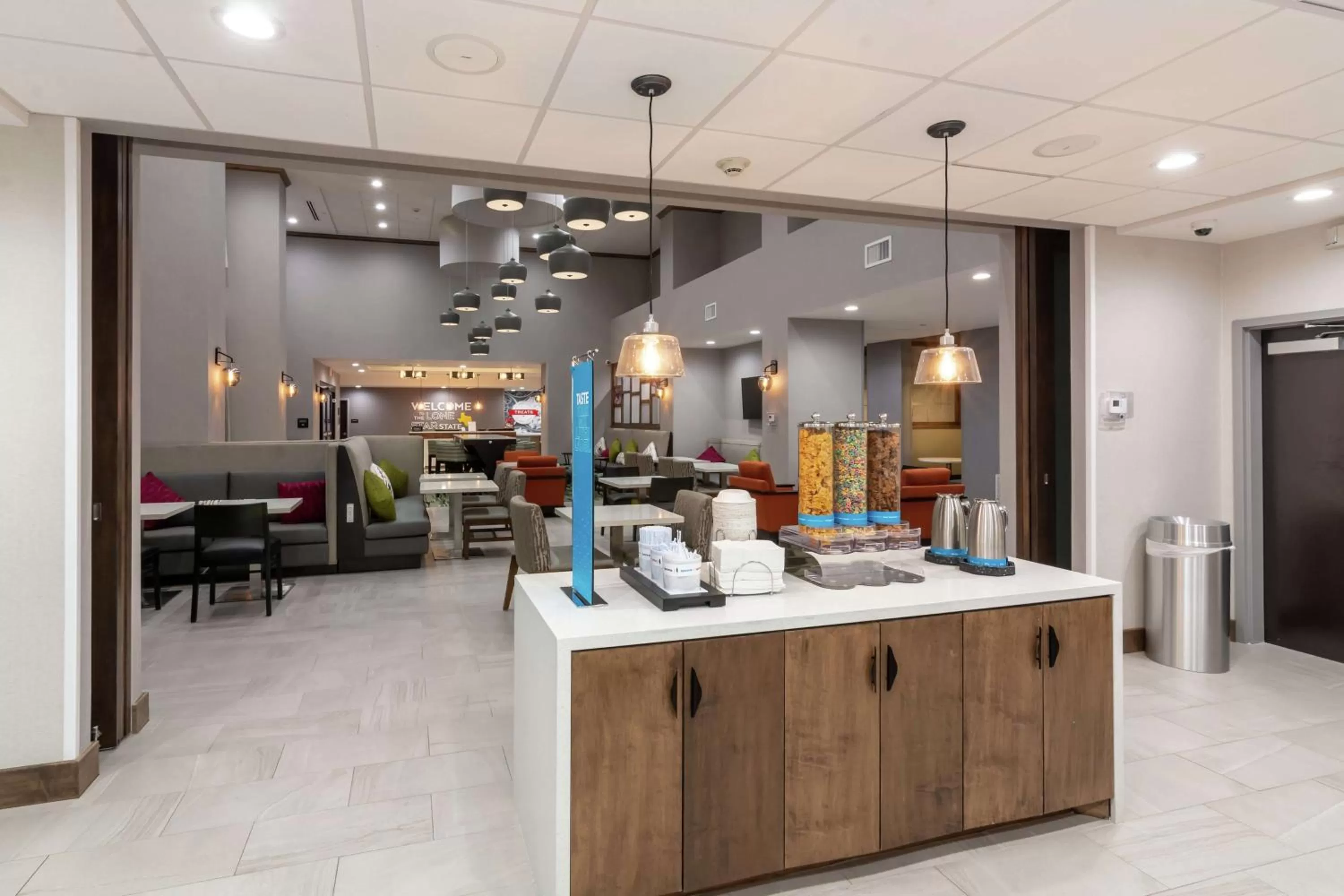 Breakfast in Hampton Inn & Suites Dallas East