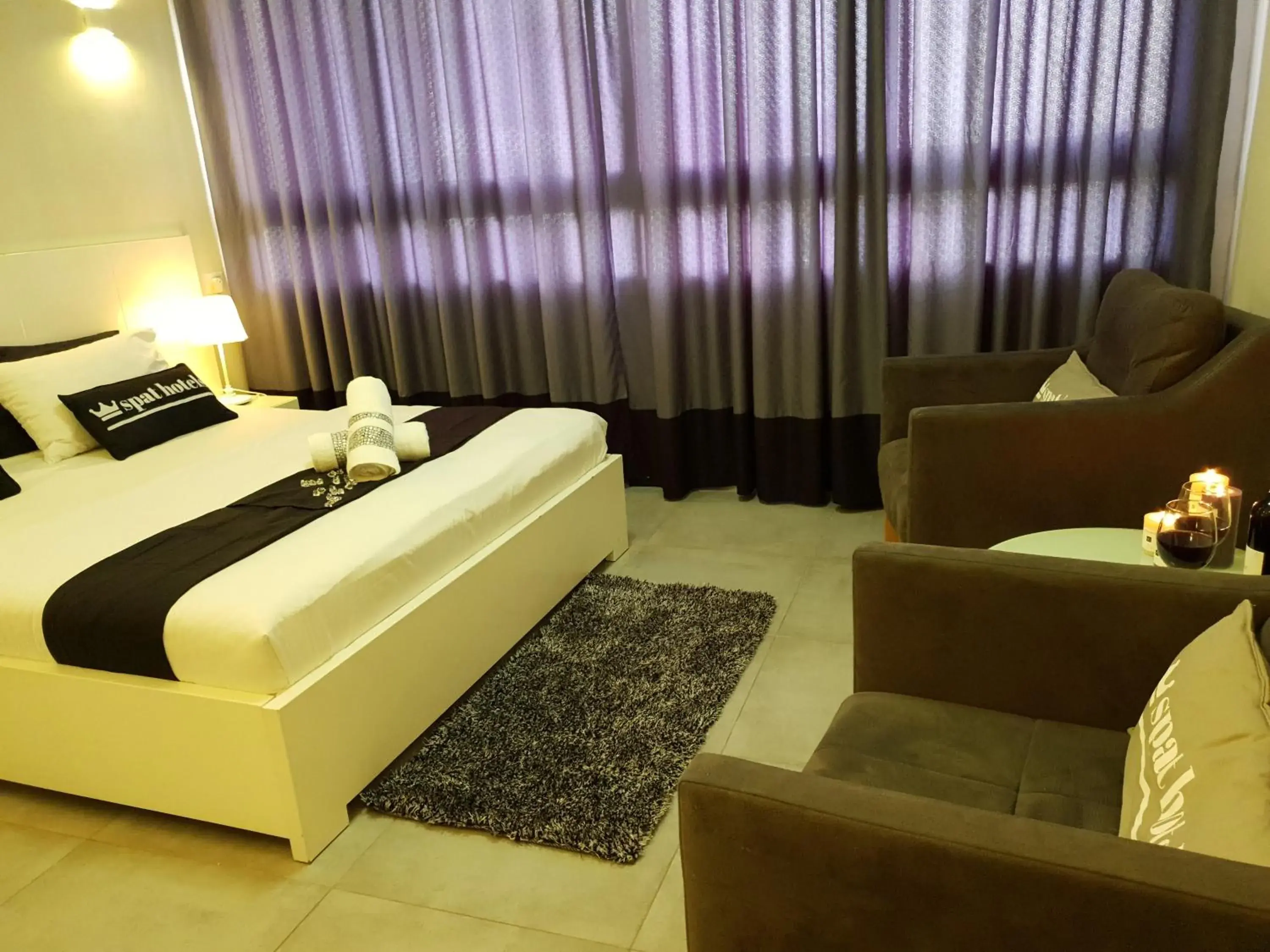 Photo of the whole room, Bed in Spat Hotel Ashdod