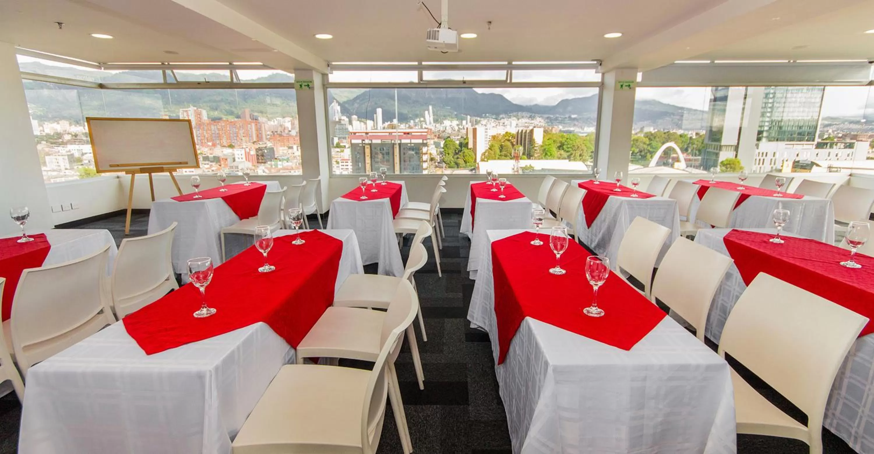 Business facilities in Hotel American Visa Tower