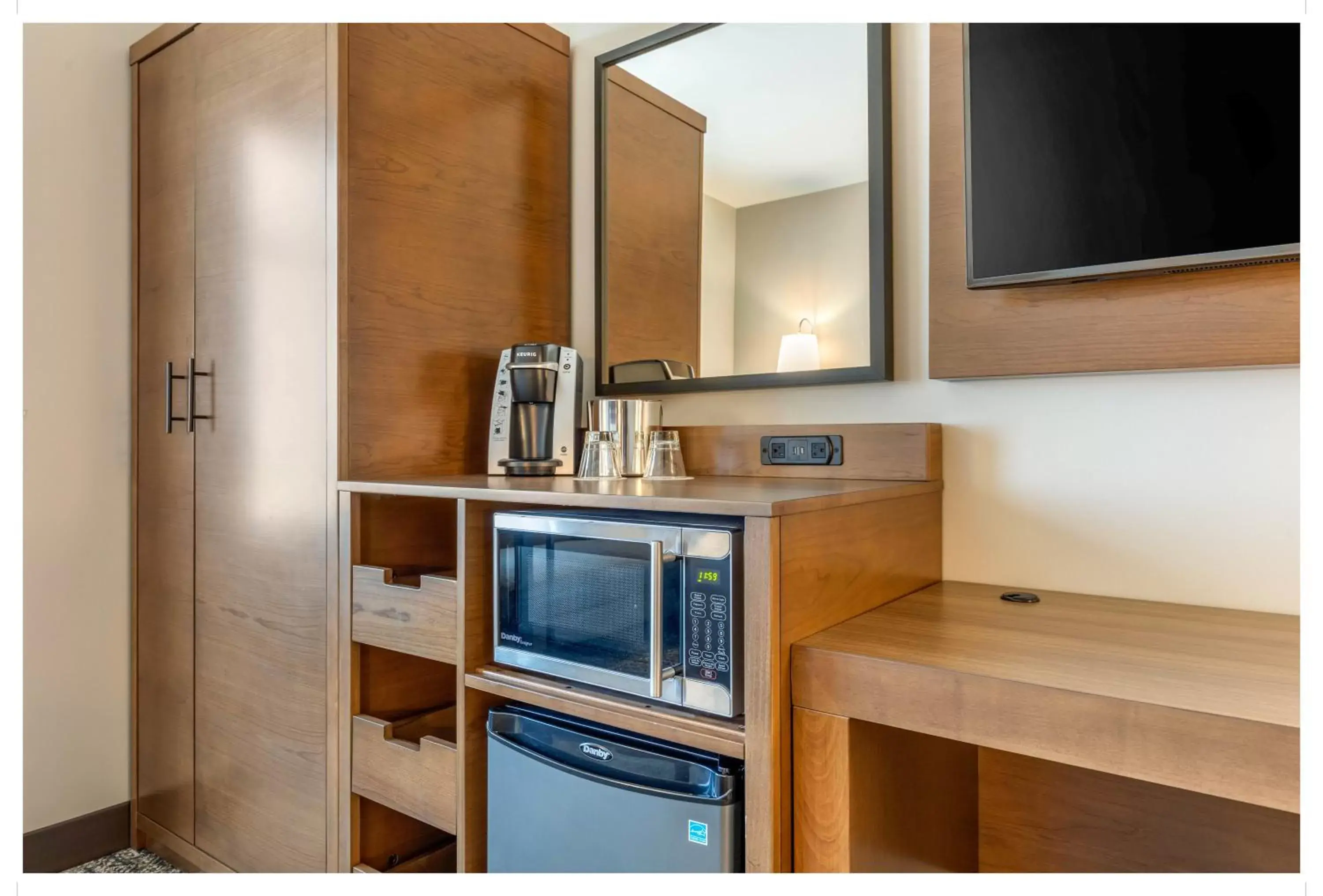 Property building, TV/Entertainment Center in Cambria Hotel Nashville Airport