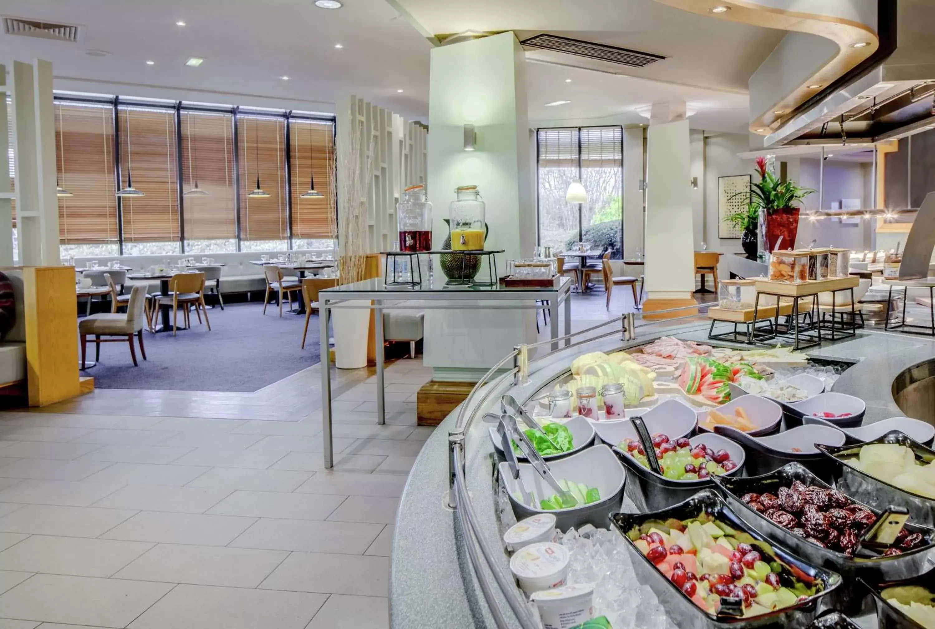 Dining area, Restaurant/Places to Eat in DoubleTree by Hilton Manchester Airport