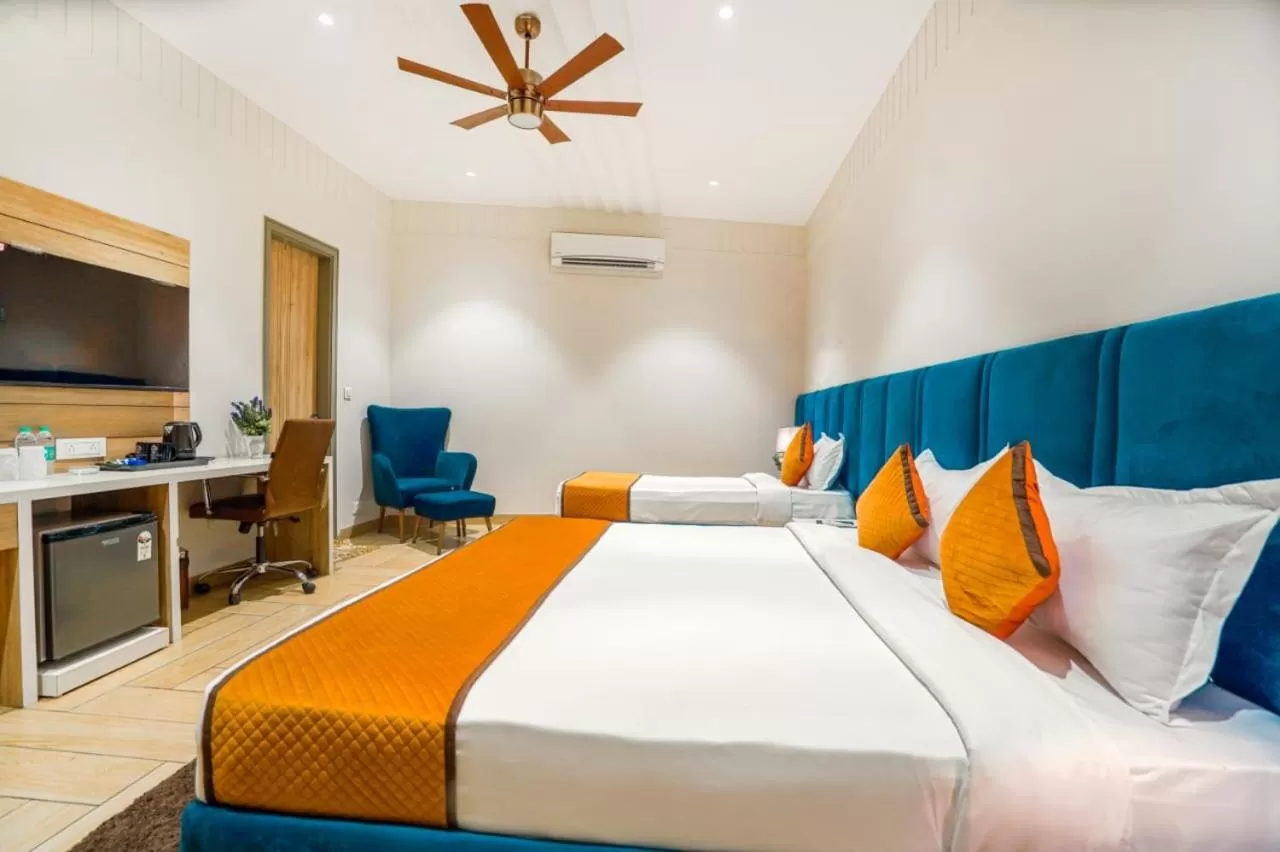 Bedroom, Bed in Greenwood Villa By Levelup