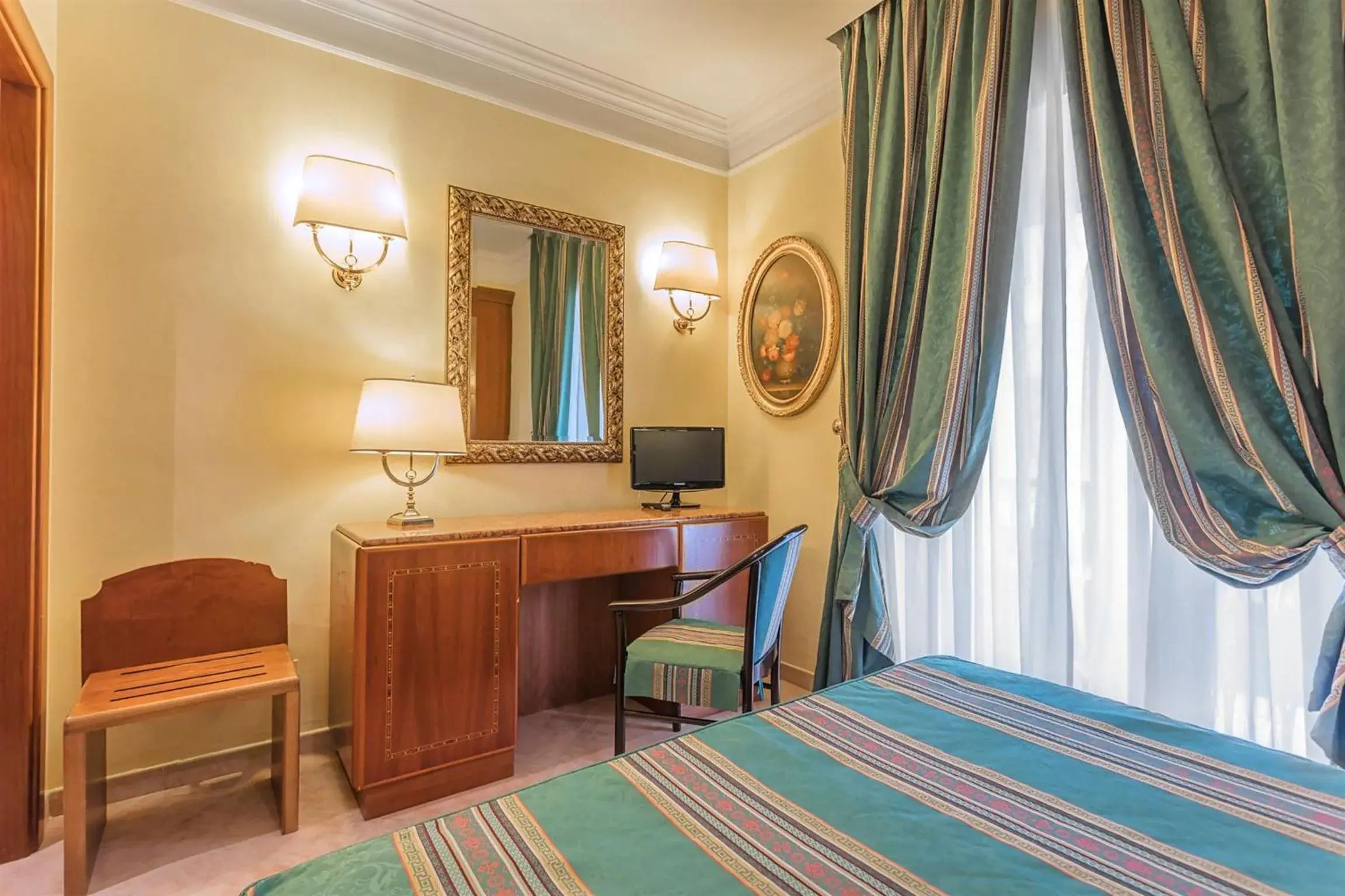 Bedroom, Bed in Raeli Hotel Luce