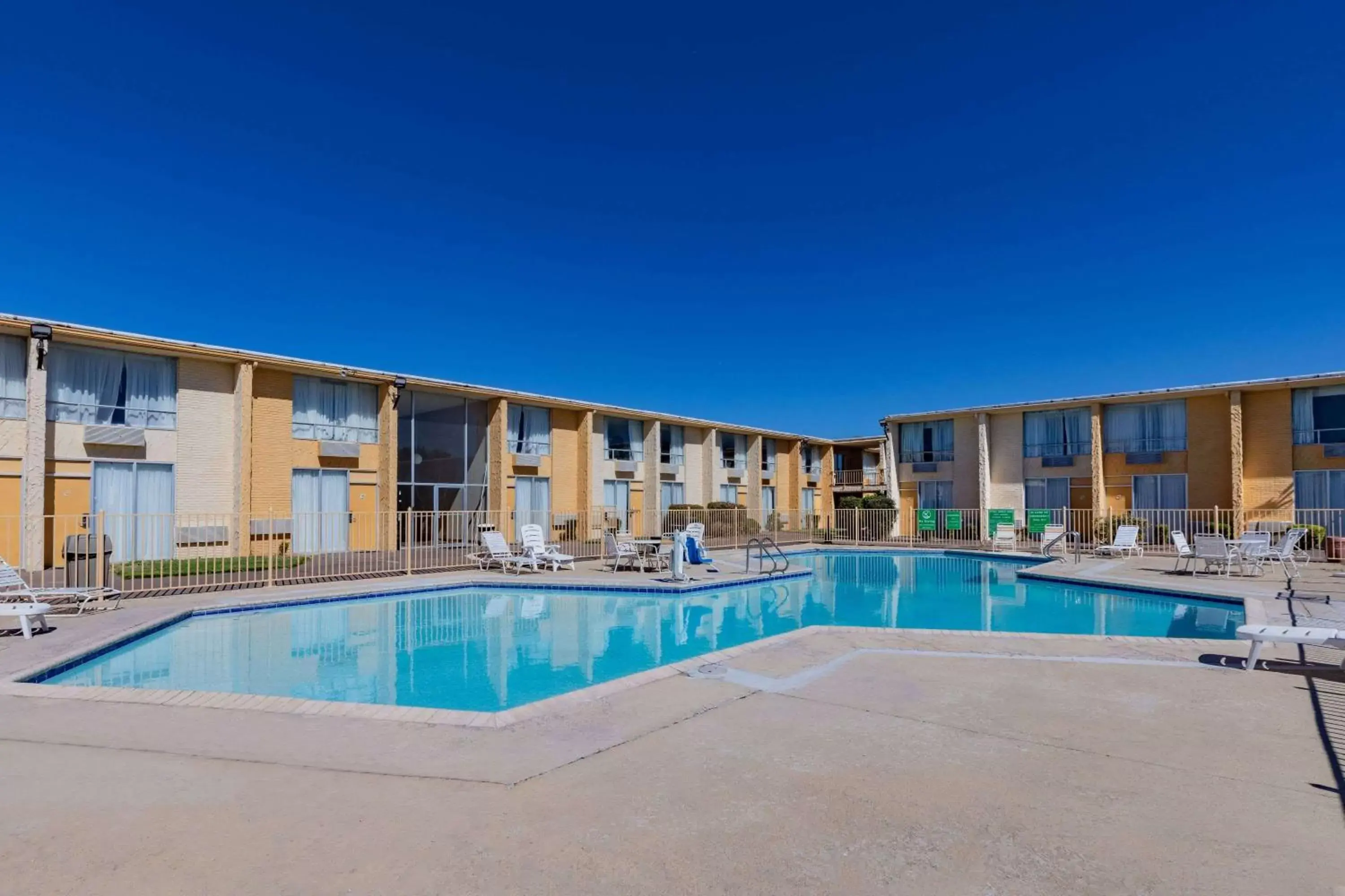 Pool view, Swimming Pool in Days Inn by Wyndham Del Rio