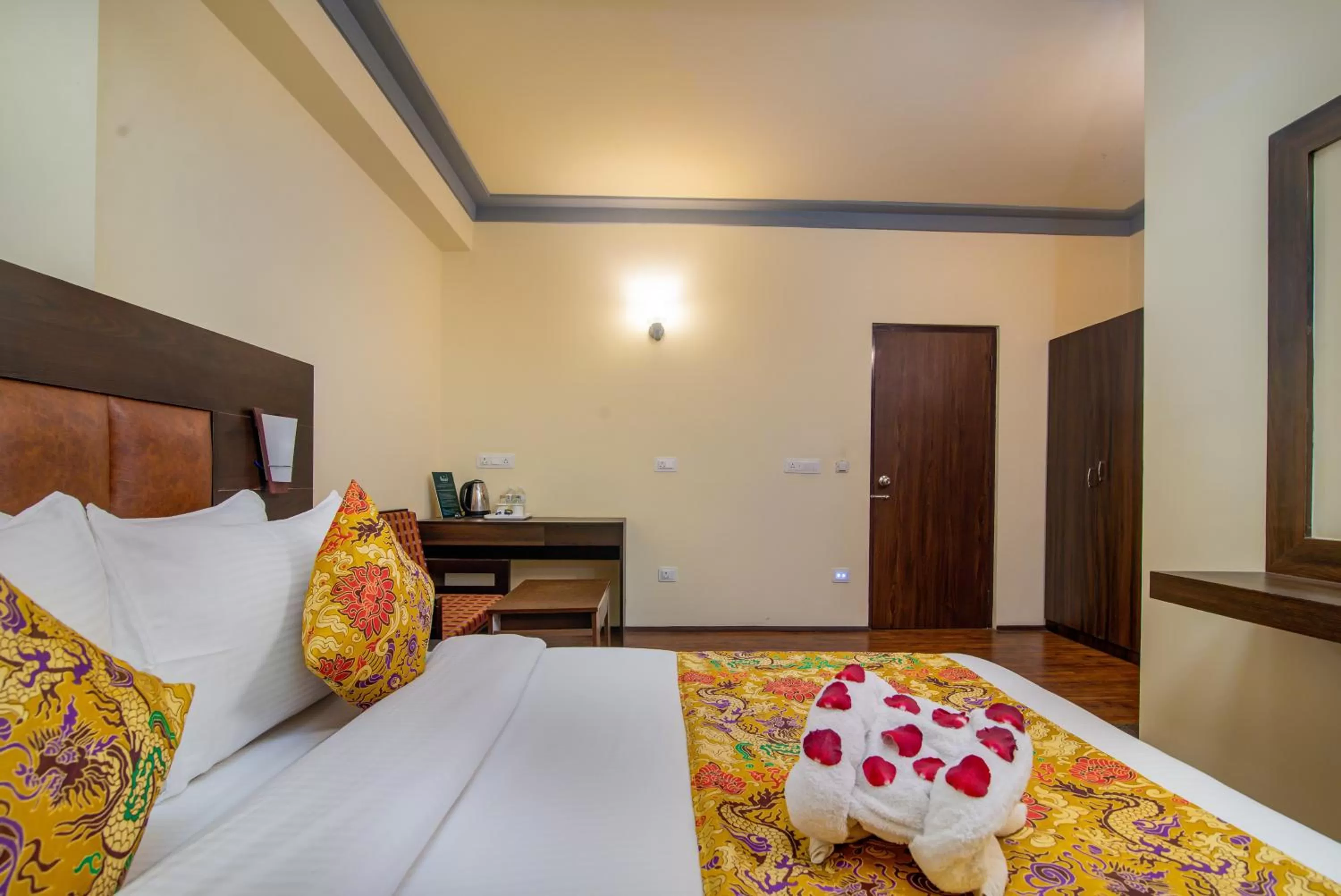 Bedroom, Bed in Muscatel Grand Silkroute - 300 Mts from MG Marg