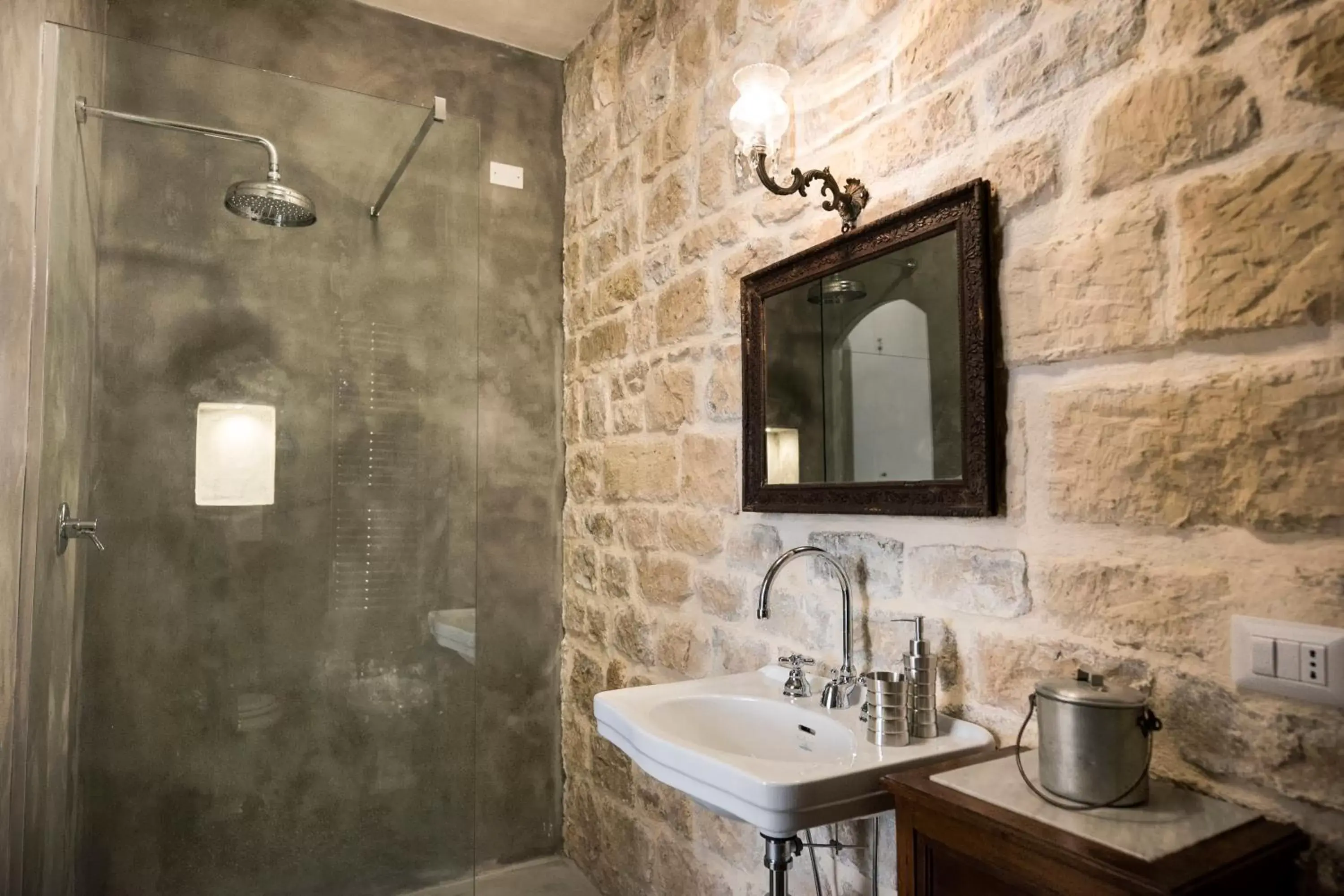 Shower, Bathroom in Sanbartolomeo Casa & Putìa