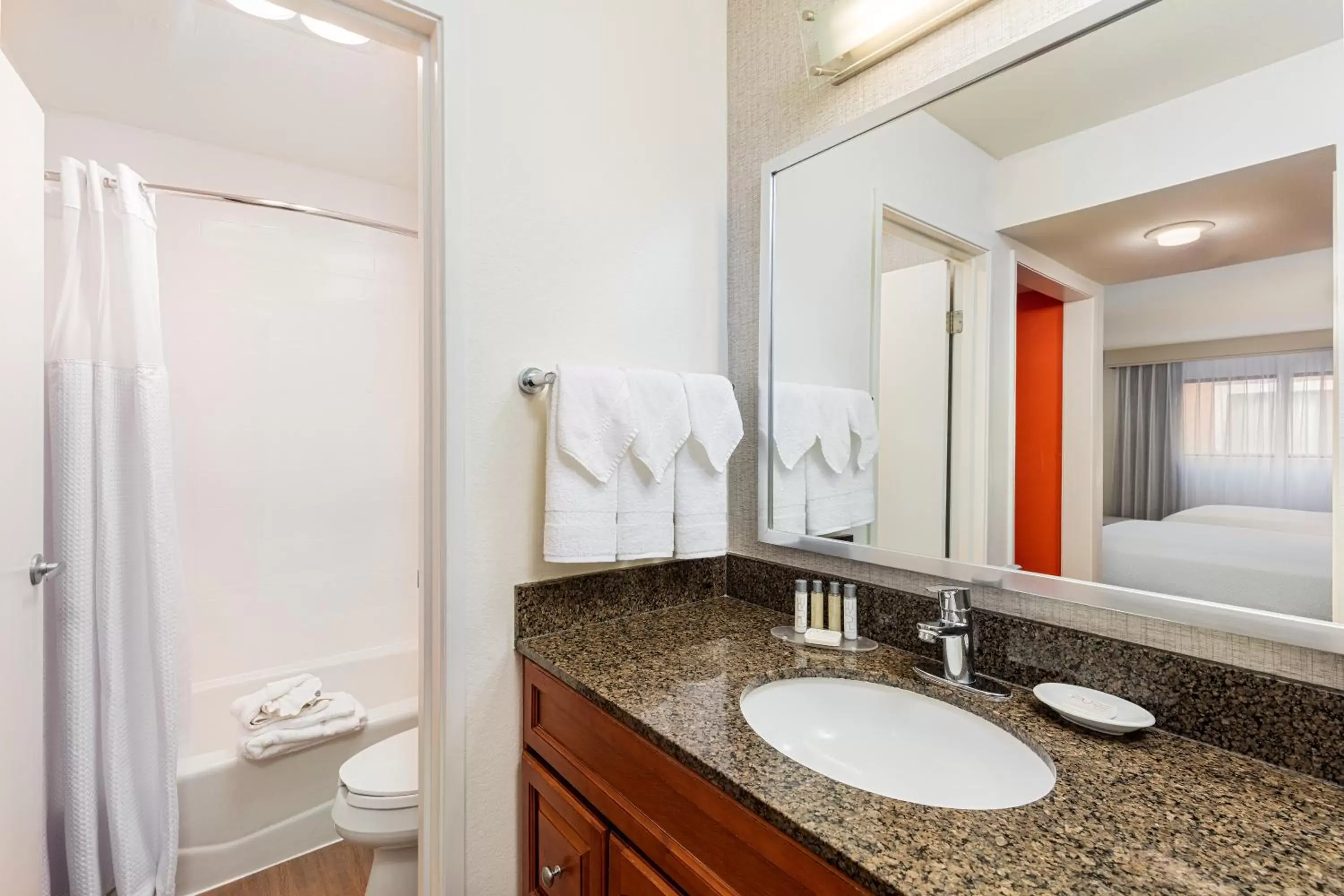 Bathroom in Clementine Hotel & Suites Anaheim