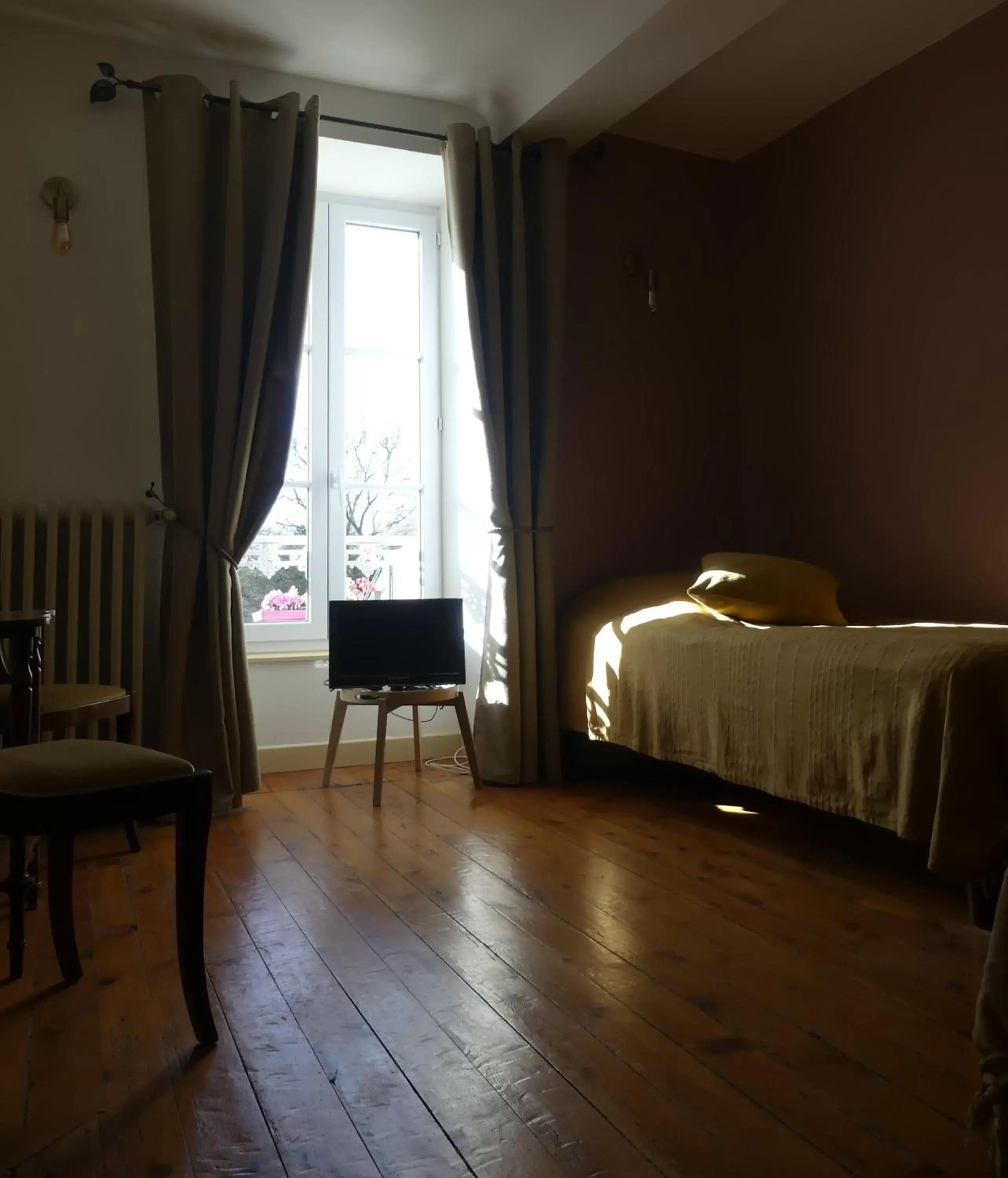 Bedroom, Bed in Domaine De La Cour Vautier