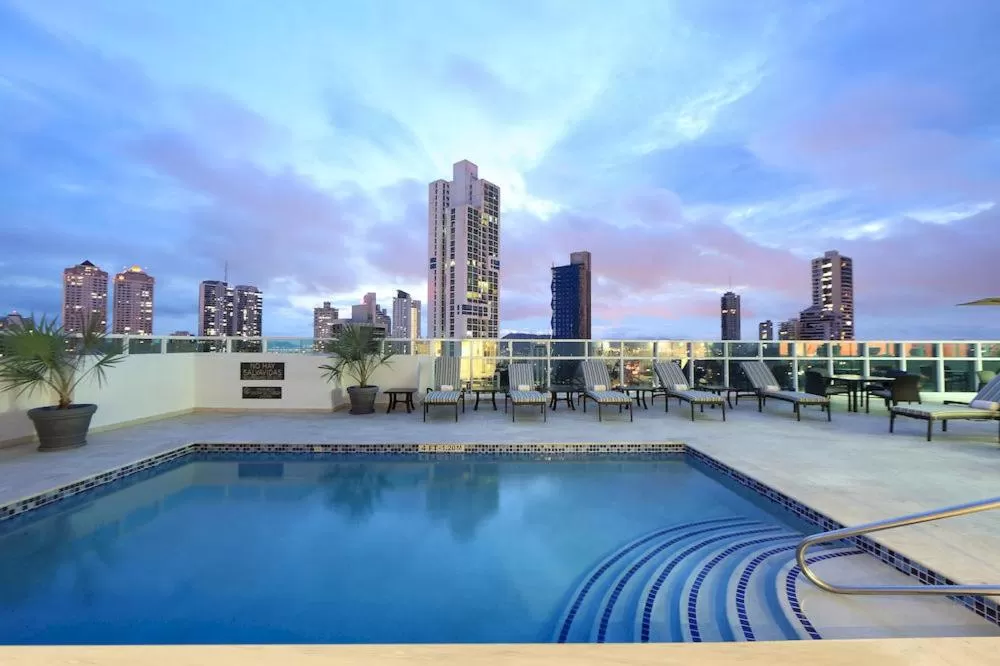 Swimming pool in MARINN PLACE Financial District