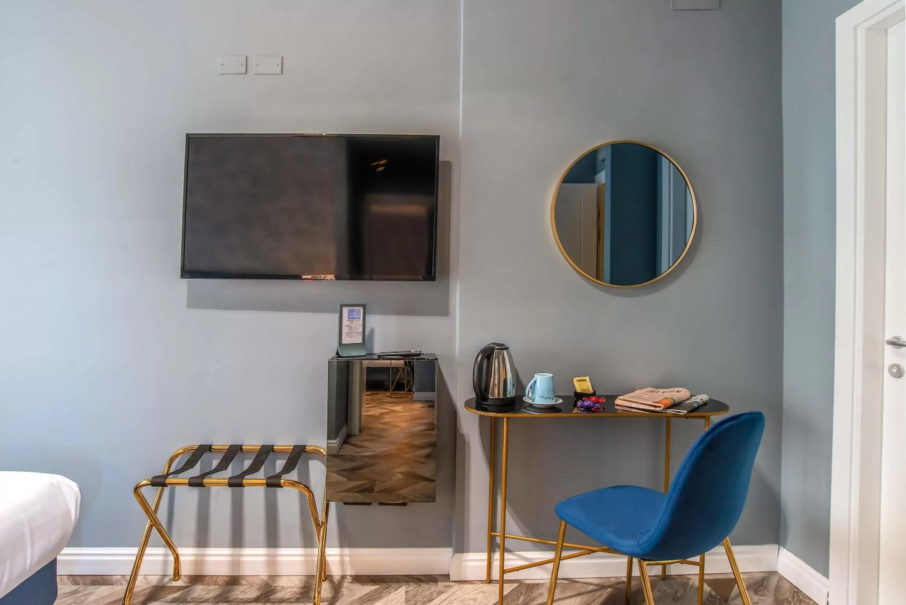 TV and multimedia in Bloom Hotel Rome