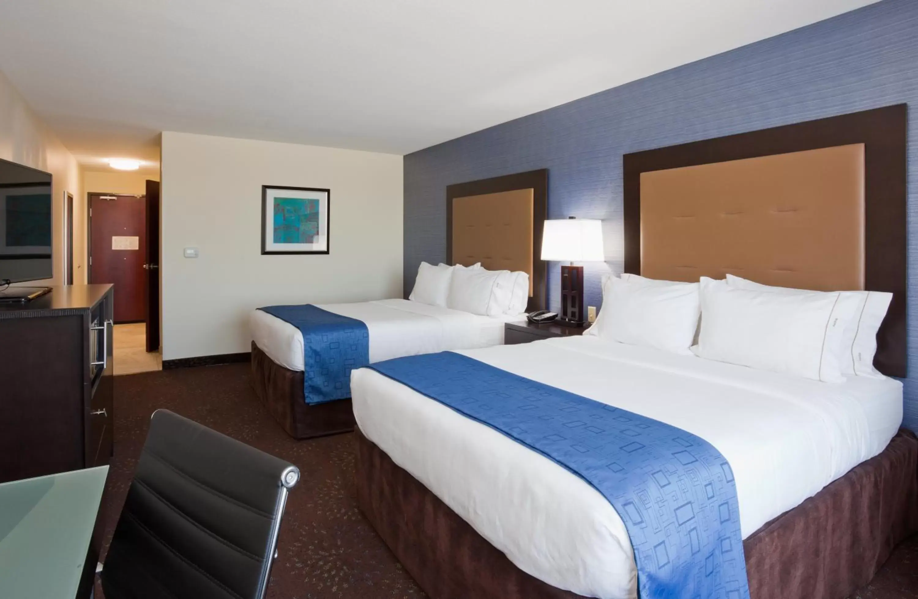 Photo of the whole room, Bed in Holiday Inn Express & Suites Fort Dodge, an IHG Hotel
