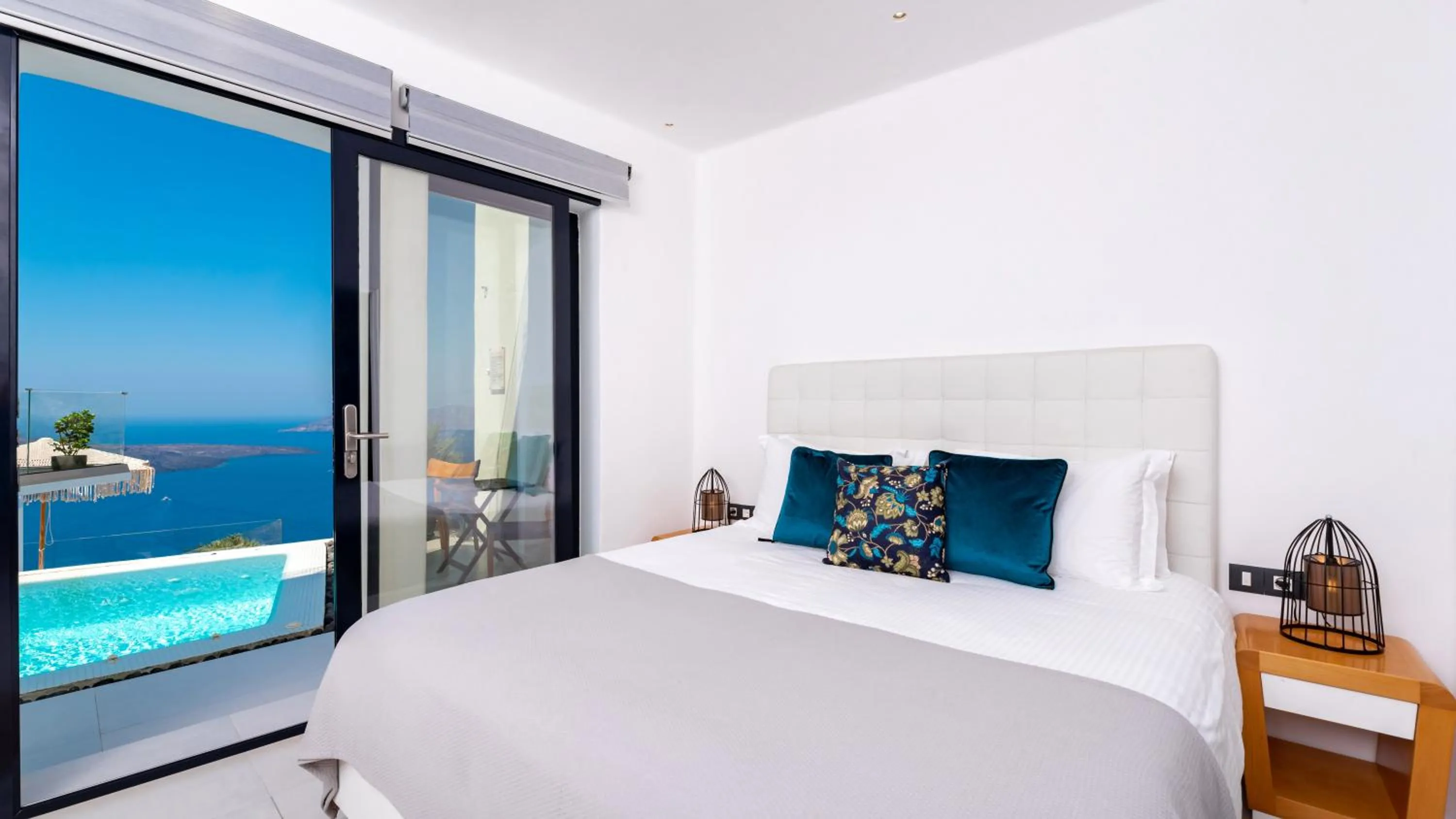 Bed in Daydream Luxury Suites