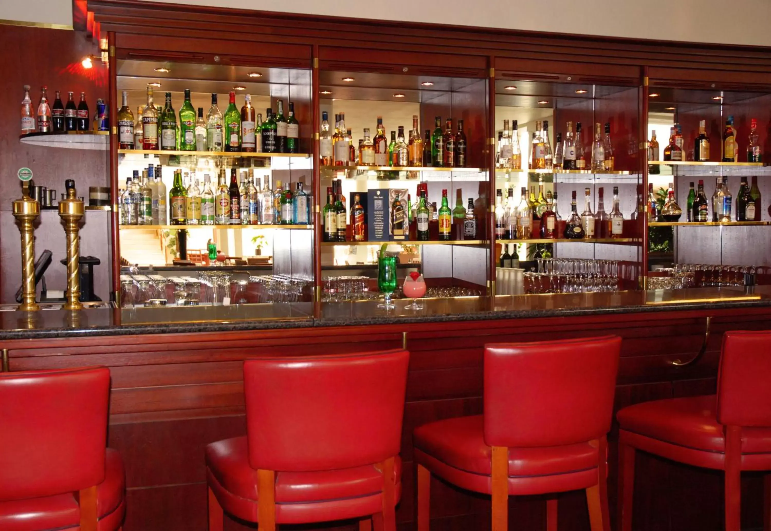 Lounge or bar, Lounge/Bar in Evergreen Laurel Hotel