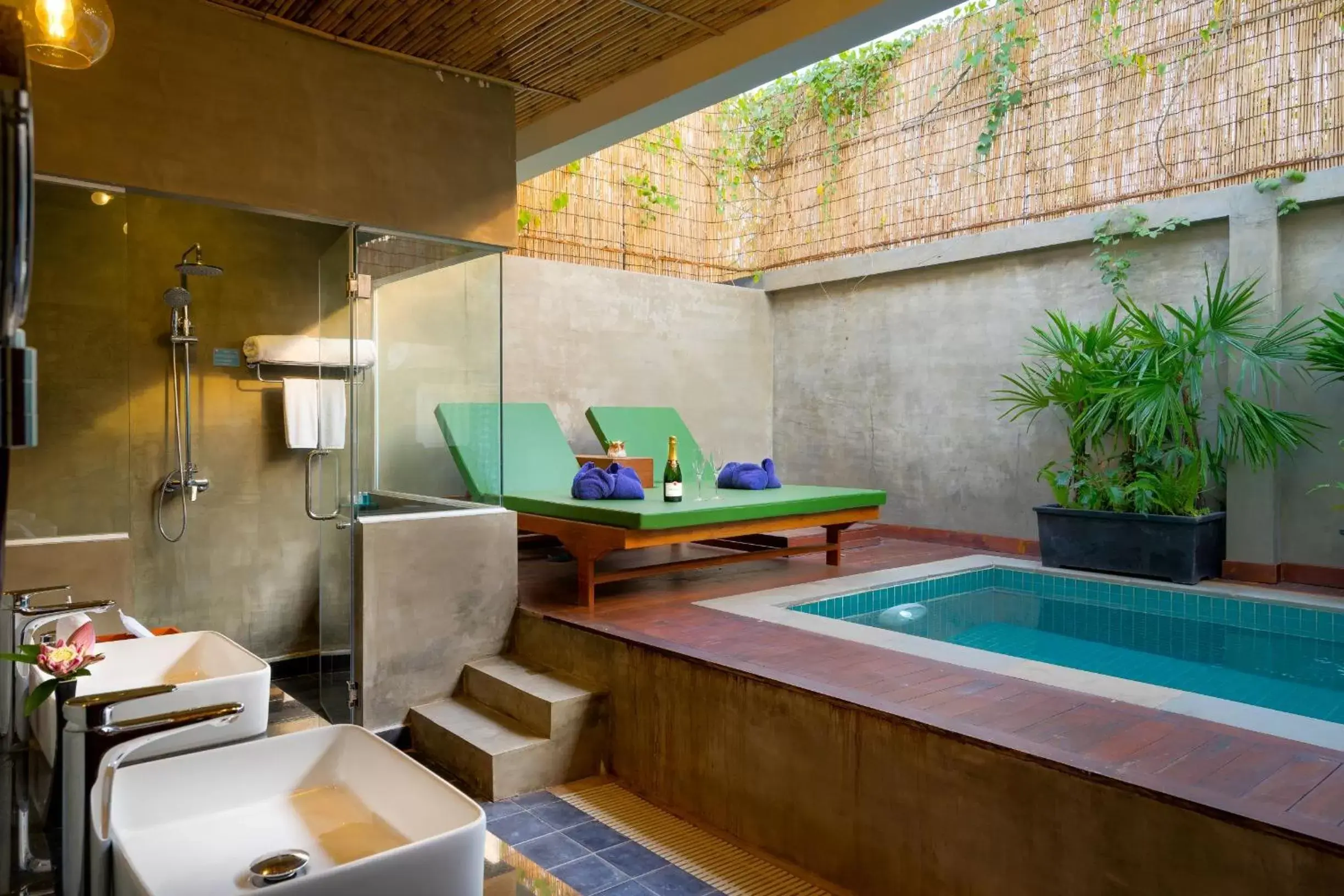 Swimming pool, Bathroom in Sabara Angkor Resort & Spa