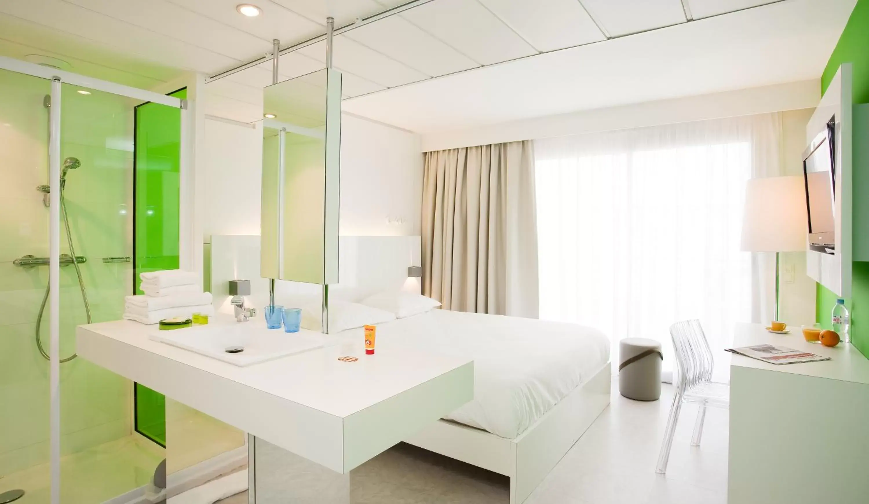 Shower, Bathroom in Ibis Styles Menton Centre