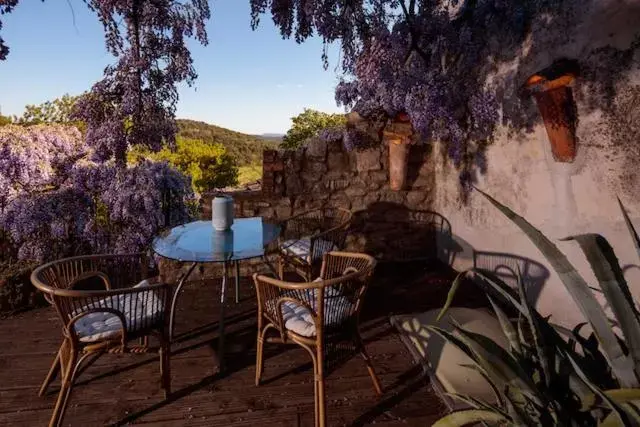 Dining area in La Vieille Maison - Halte Gourmande