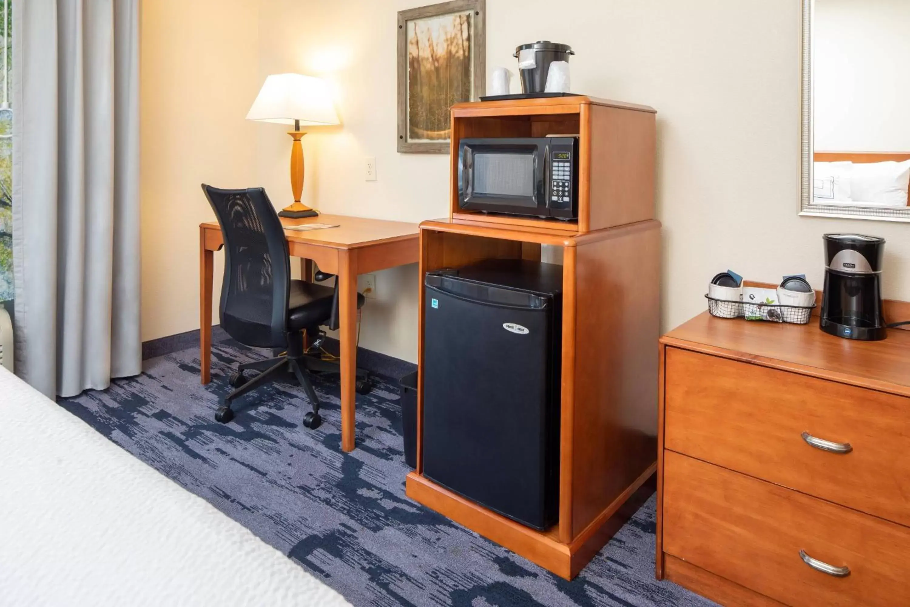 Photo of the whole room, TV/Entertainment Center in Fairfield Inn and Suites by Marriott South Boston