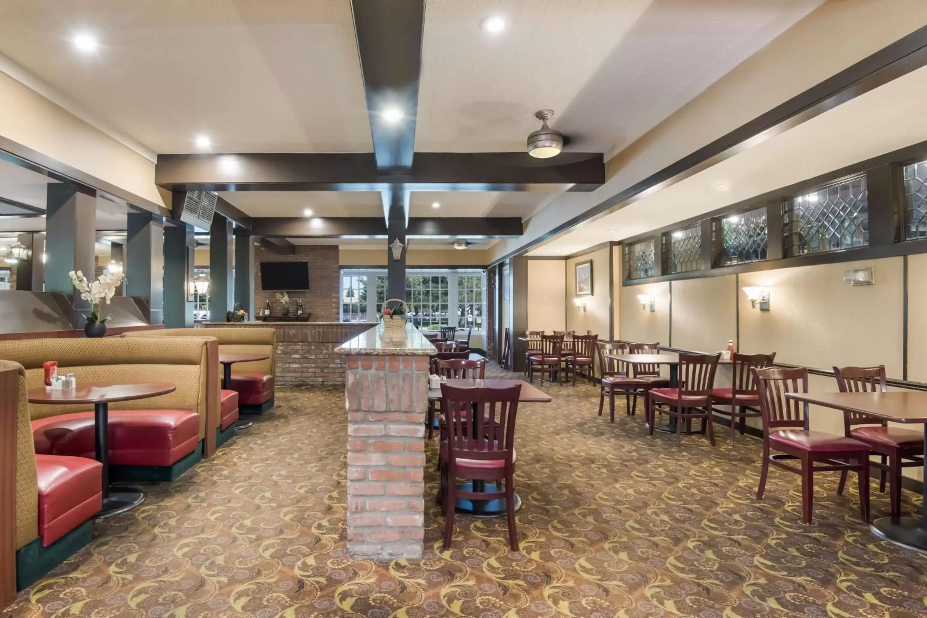Restaurant/places to eat in SureStay Plus Hotel by Best Western Reno Airport Restaurant/places to eat in SureStay Plus Hotel by Best Western Reno Airport