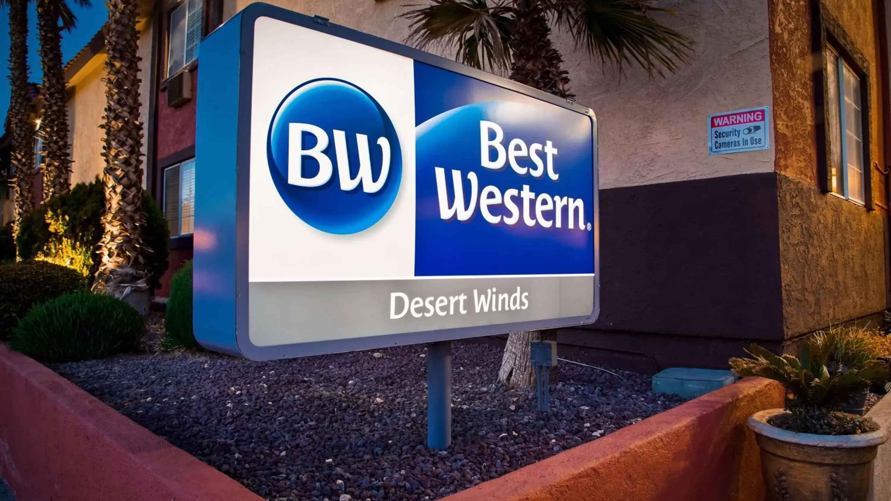 Property building, Property Logo/Sign in Best Western Desert Winds