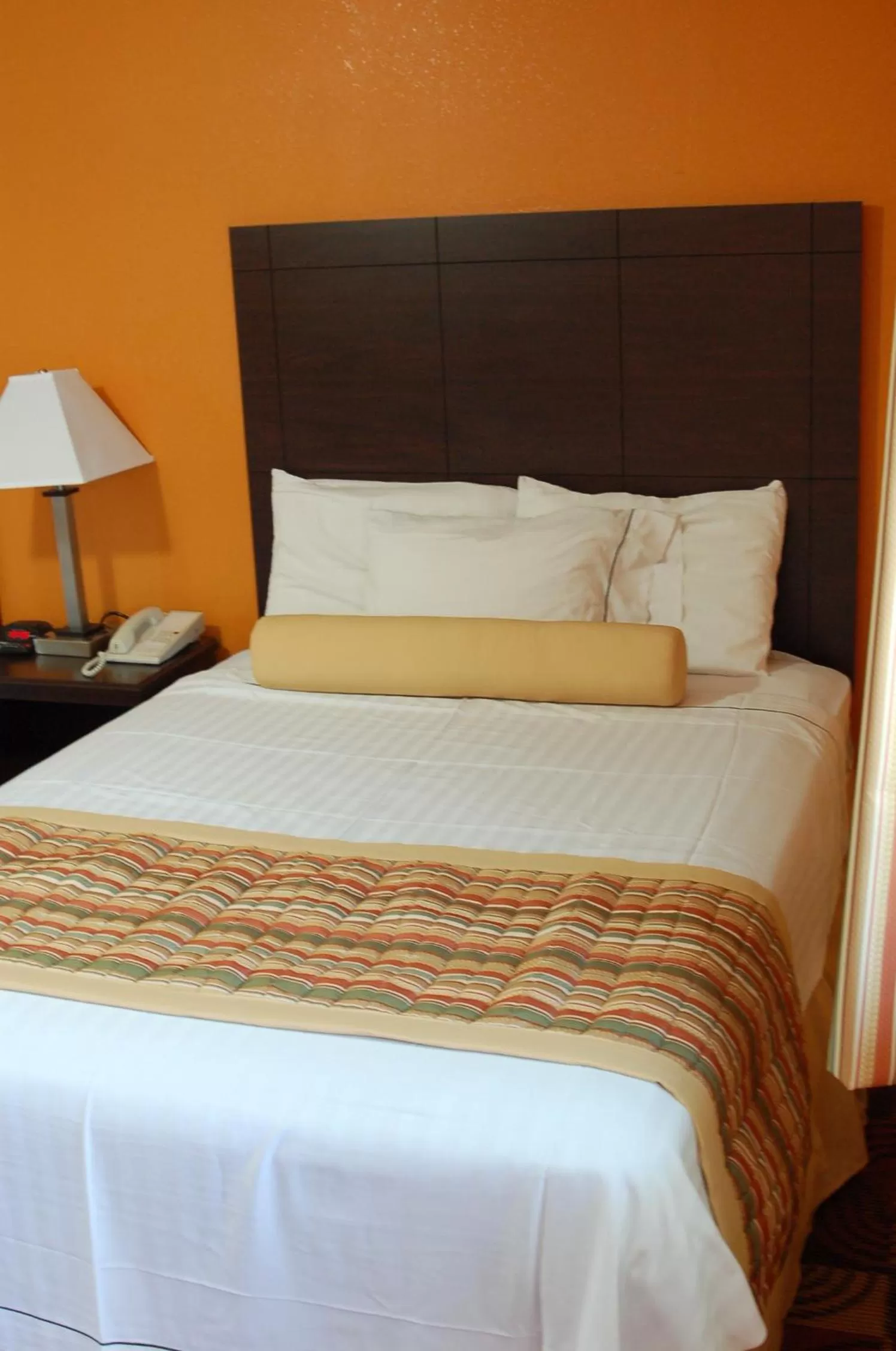 Bed in BLUE SKY INN Glens Falls-Saratoga-Lake George