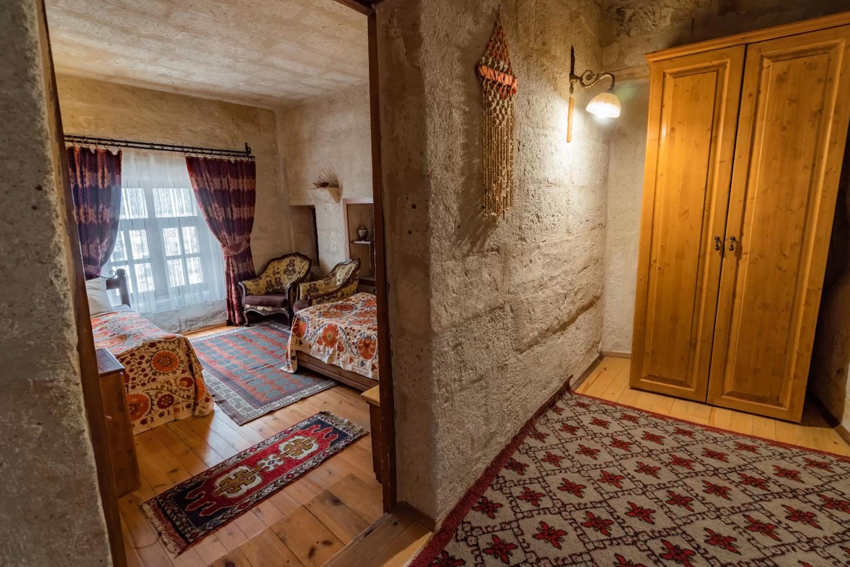 Bedroom, Bed in Amber Cave Suites