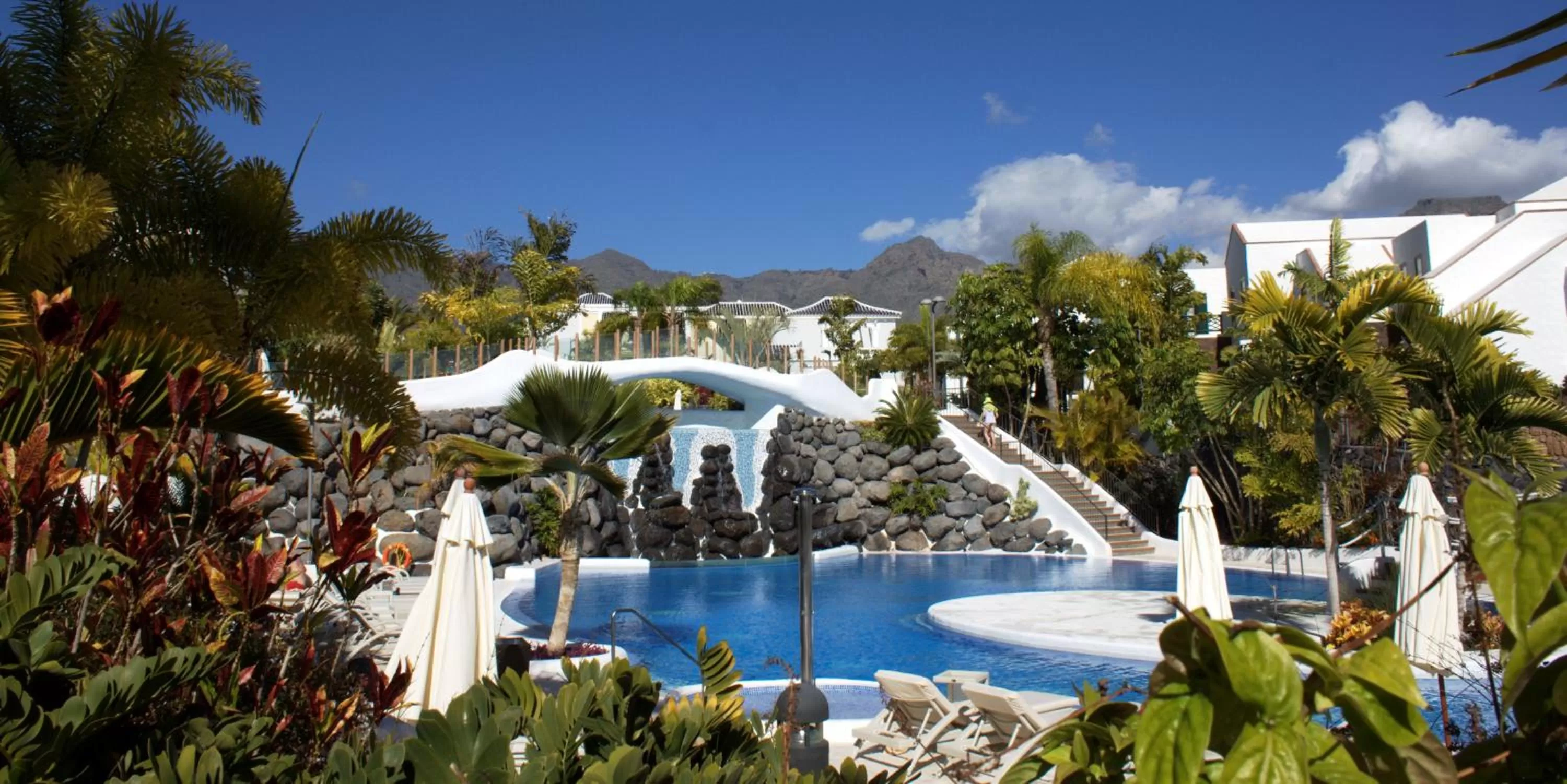 Swimming pool in Hotel Suite Villa Maria