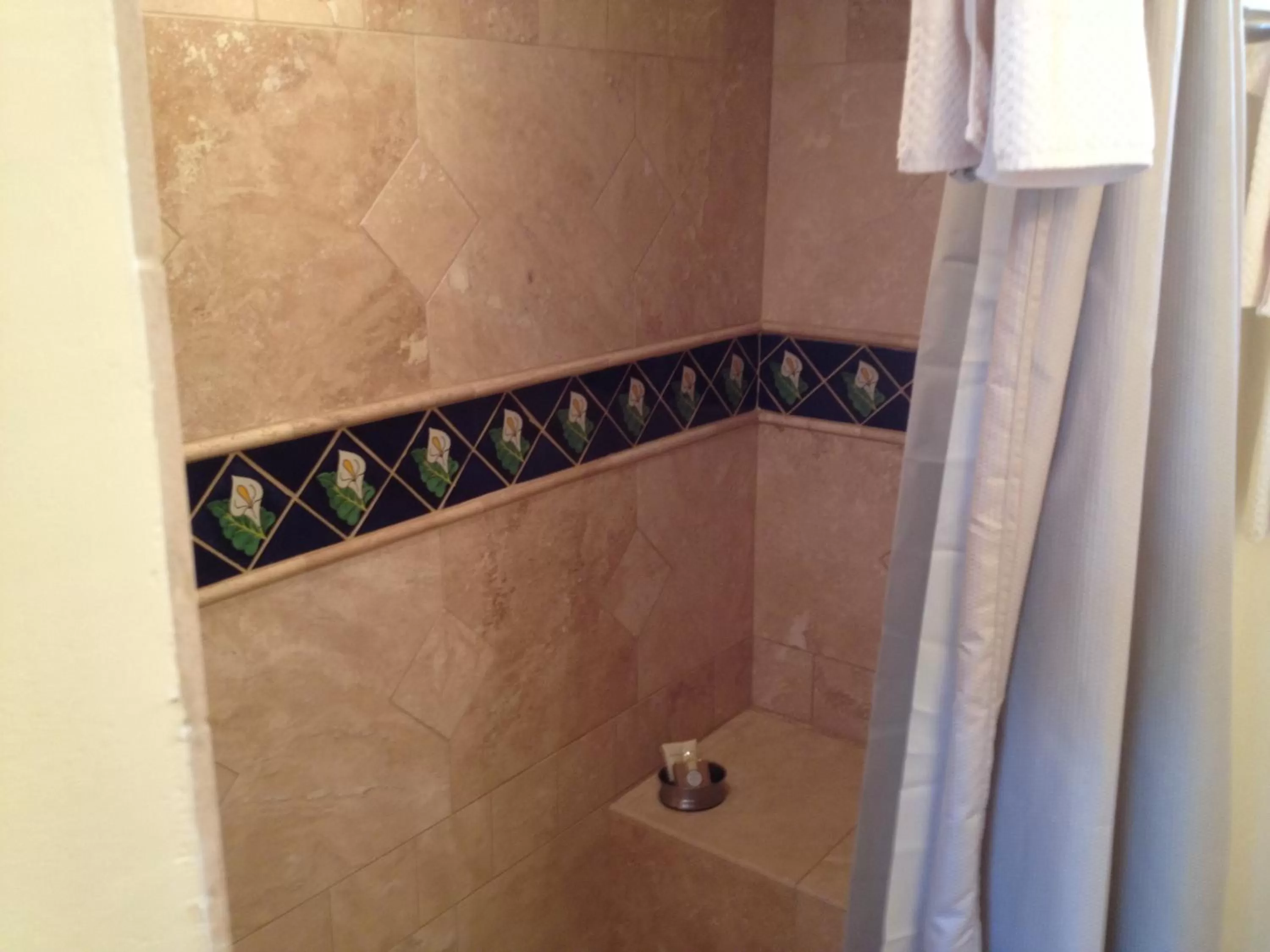 Bathroom in La Posada Pintada