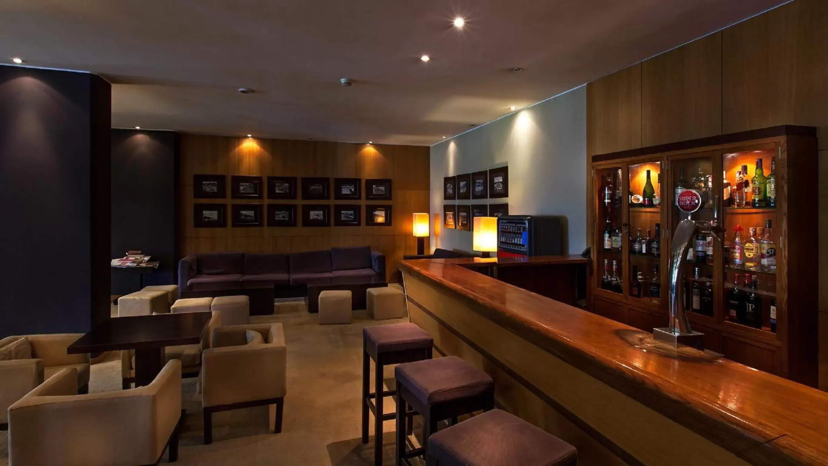 Lounge or bar in Carcavelos Beach Hotel Lounge or bar in Carcavelos Beach Hotel