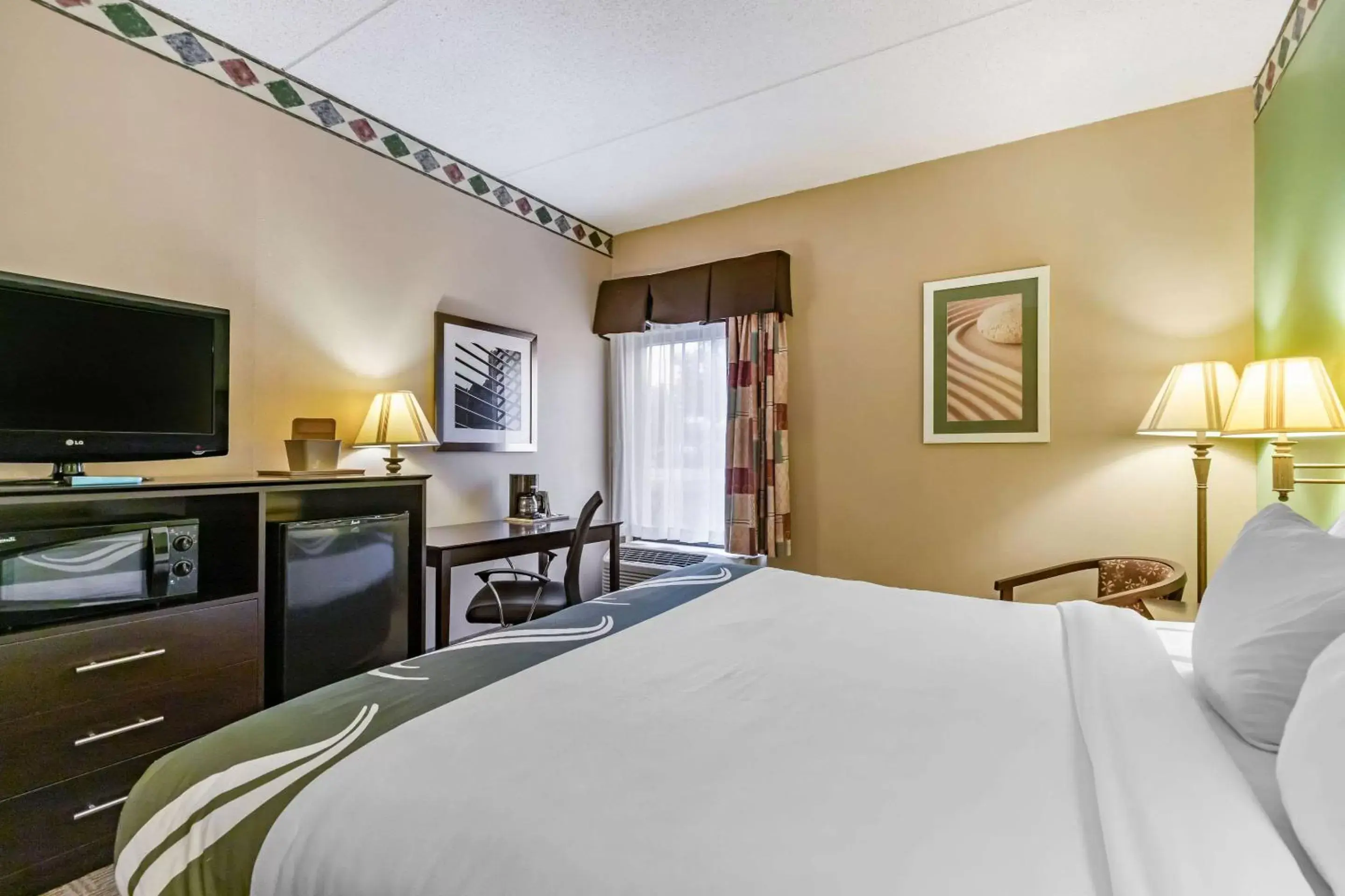 Photo of the whole room, Bed in Quality Inn San Antonio Fiesta at Six Flags