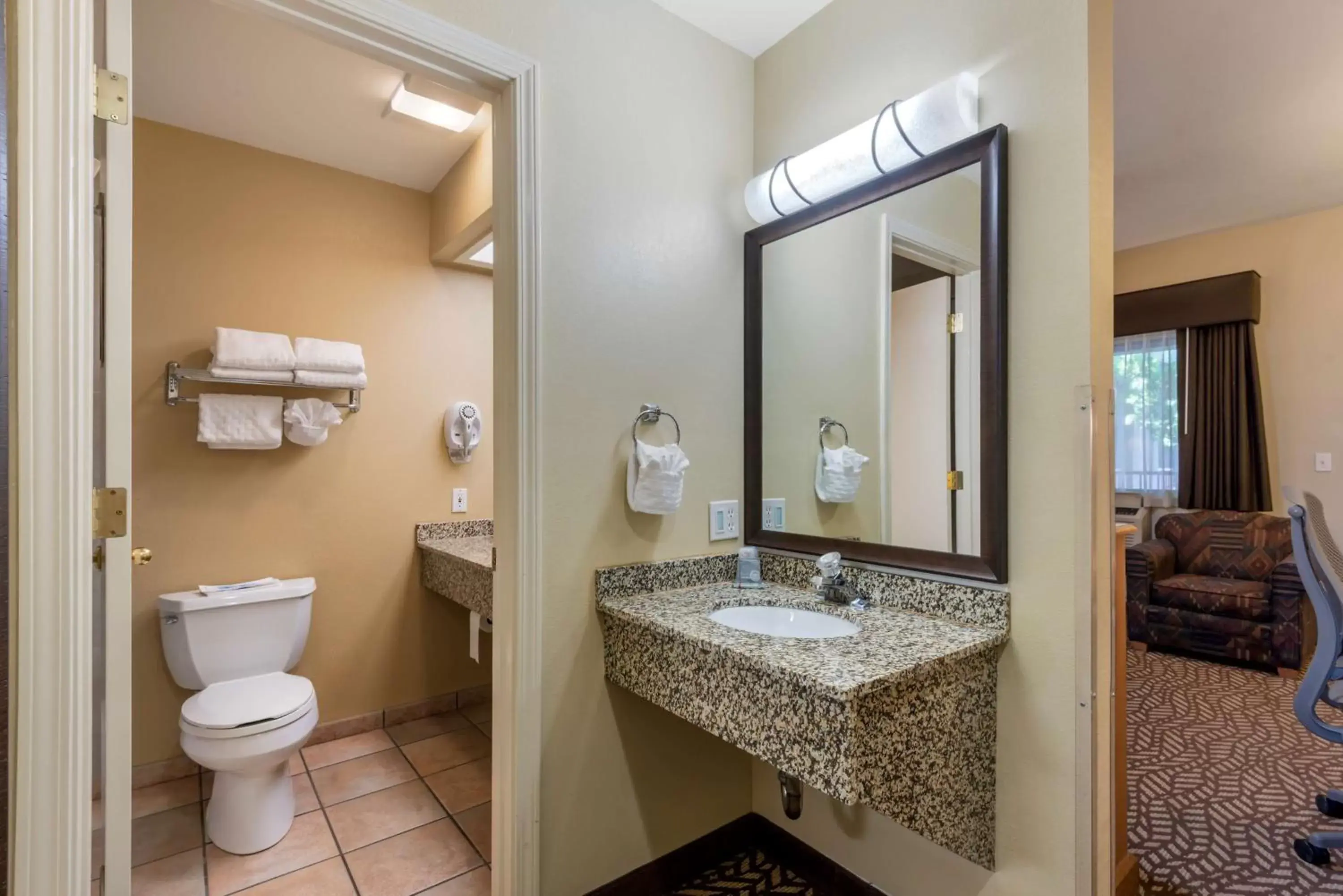 Bathroom in Best Western Turquoise Inn & Suites