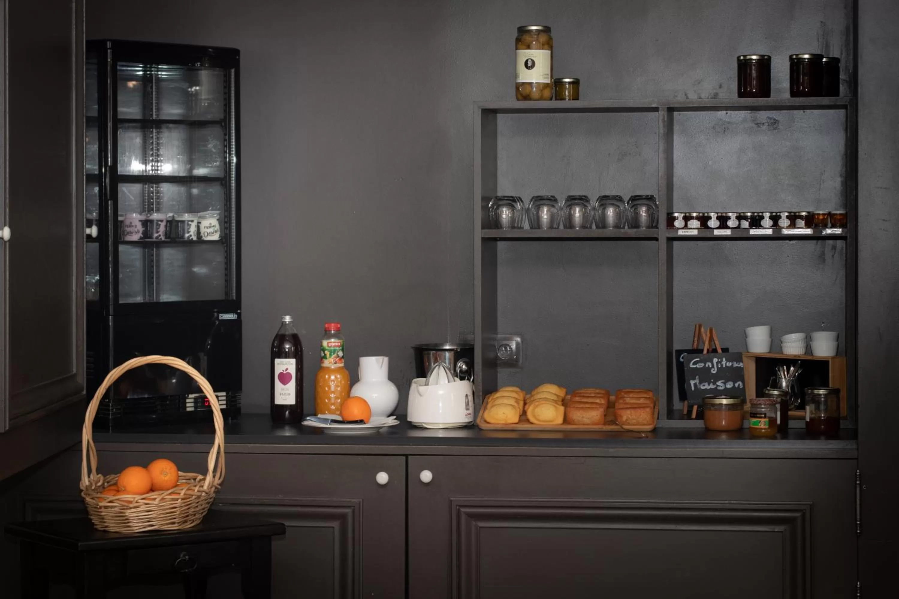 Buffet breakfast in Logis Hôtel Tante Yvonne & son restaurant semi-gastronomique - Lyon Nord