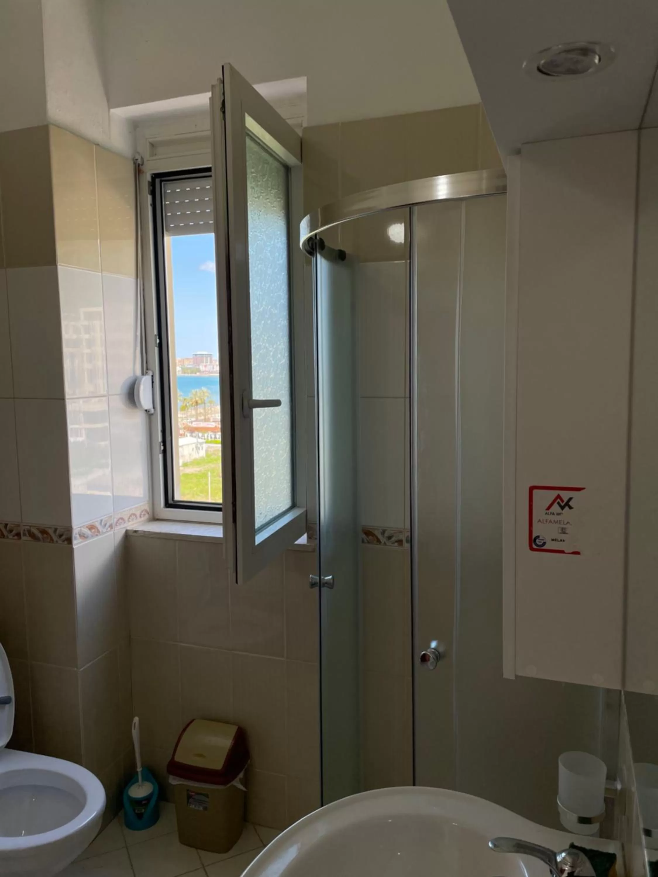 Shower in FAMILY SUITE RESIDENCE