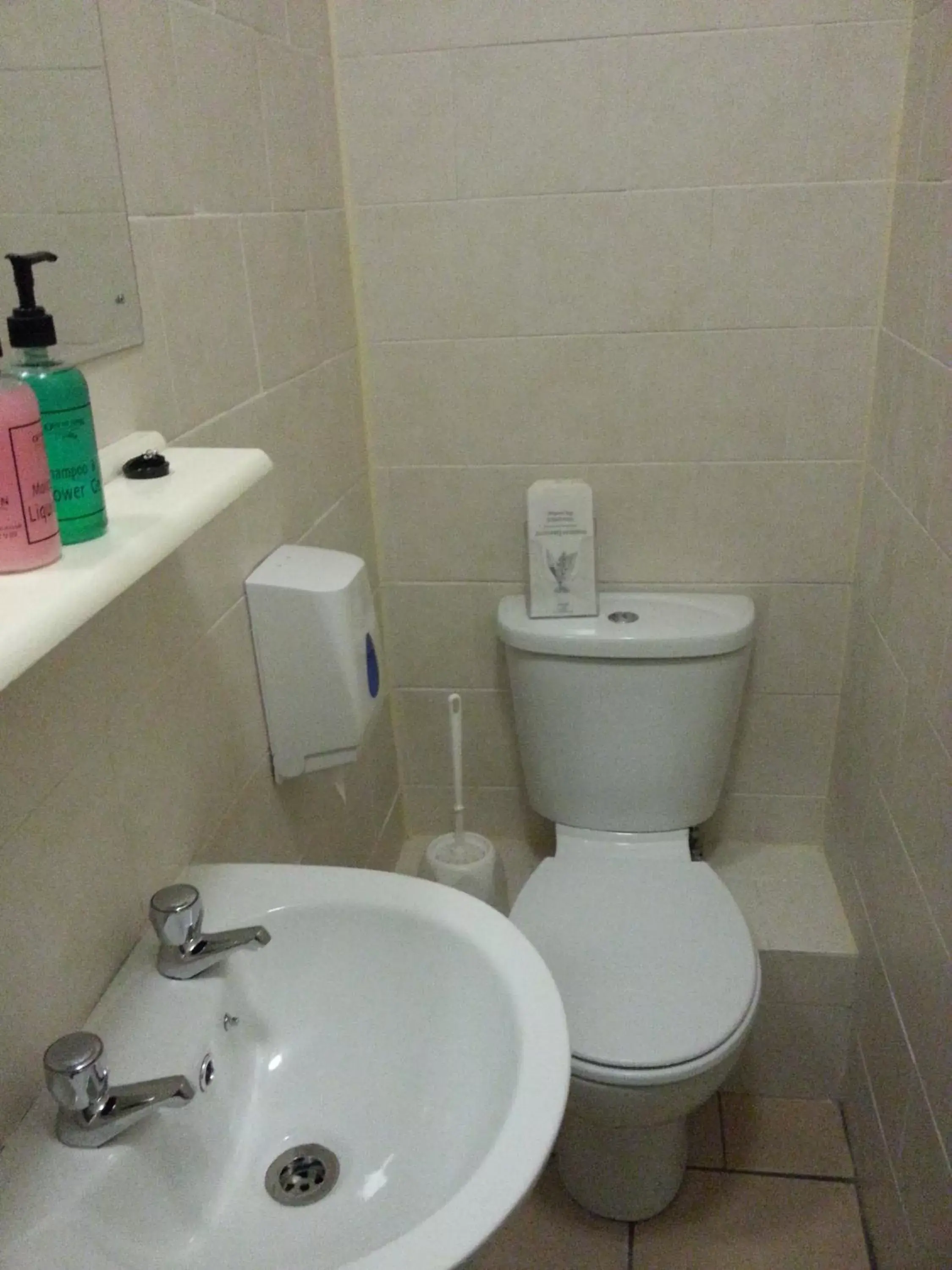 Bathroom in Lucena Hotel