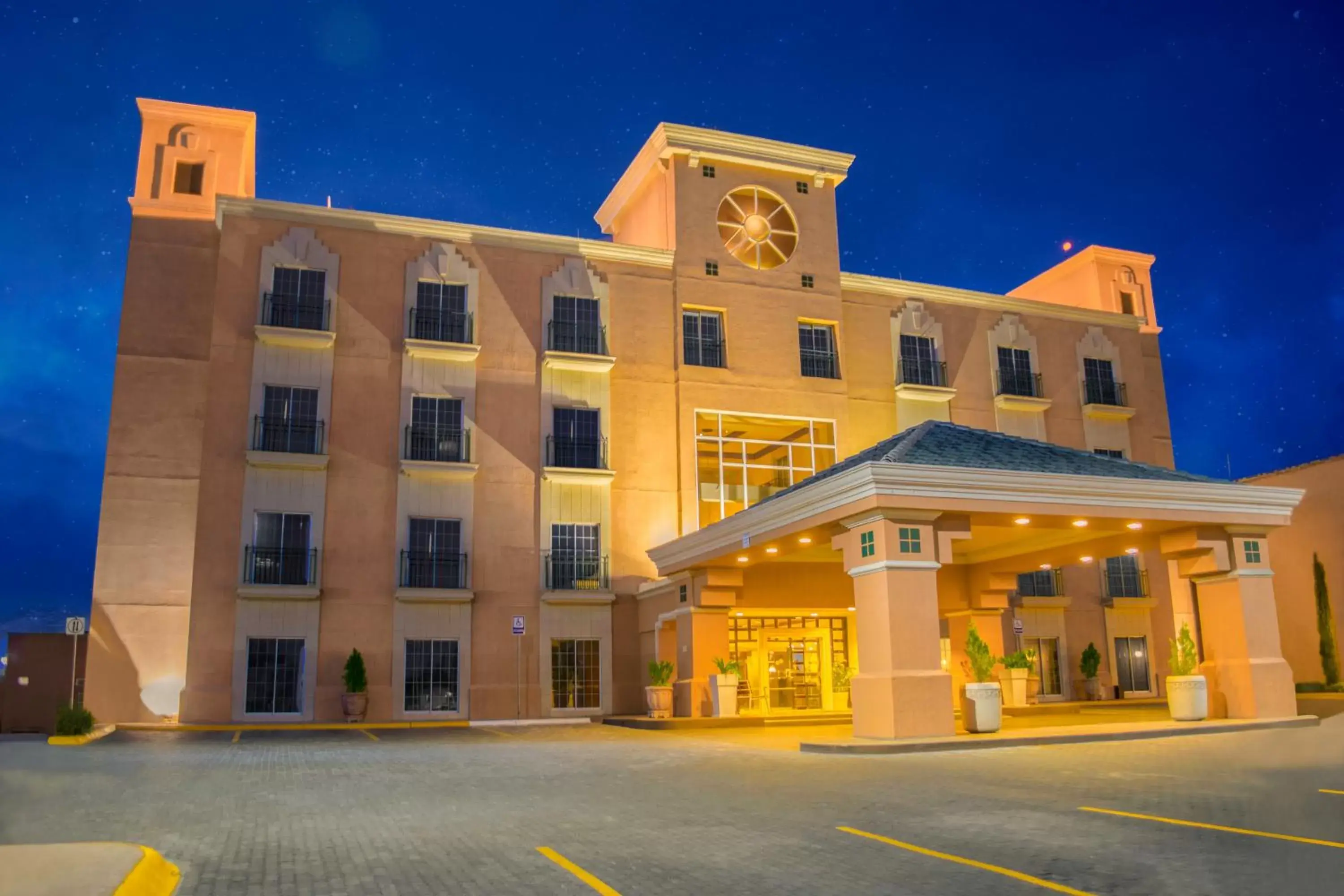 Facade/entrance, Property Building in Istay Hotel Ciudad Juarez