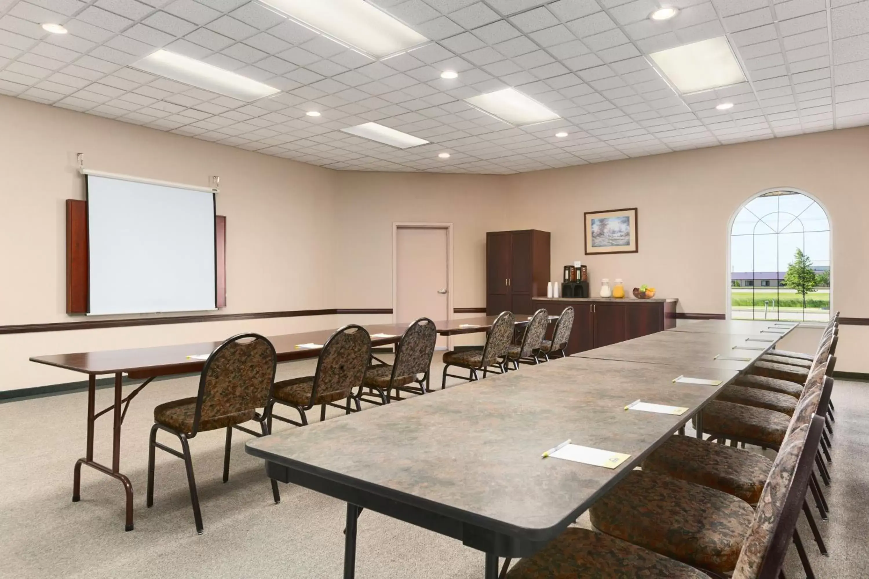 Meeting/conference room in Days Inn & Suites by Wyndham Winkler