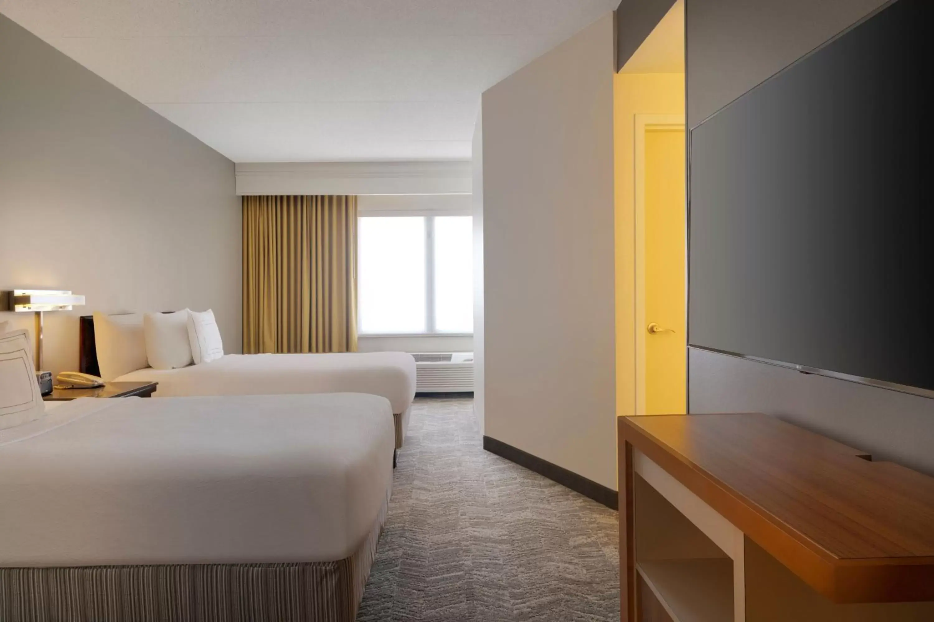 Suite with Two Double Beds and Adapted Tub - Mobility and Hearing Accessible in SpringHill Suites by Marriott Newark International Airport Suite with Two Double Beds and Adapted Tub - Mobility and Hearing Accessible in SpringHill Suites by Marriott Newark International Airport