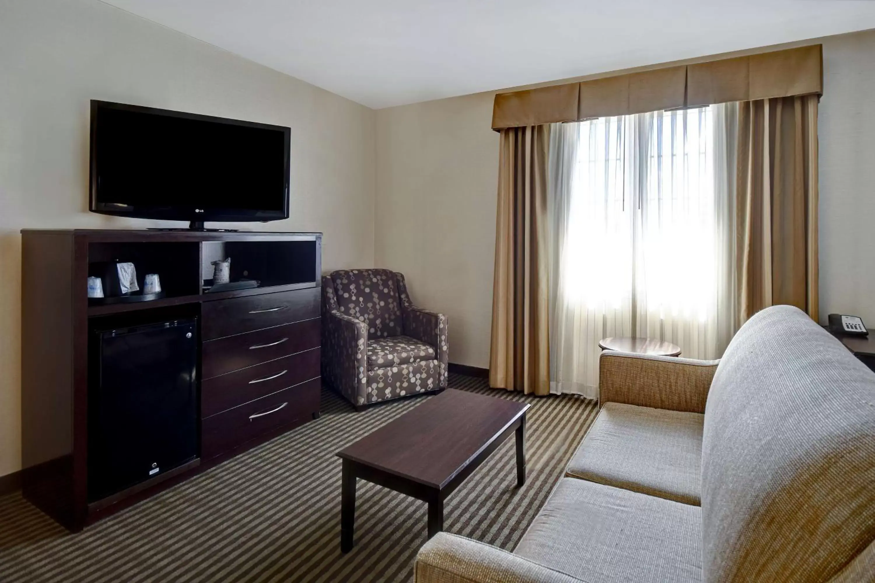 Photo of the whole room, Seating Area in Best Western Plus - King of Prussia