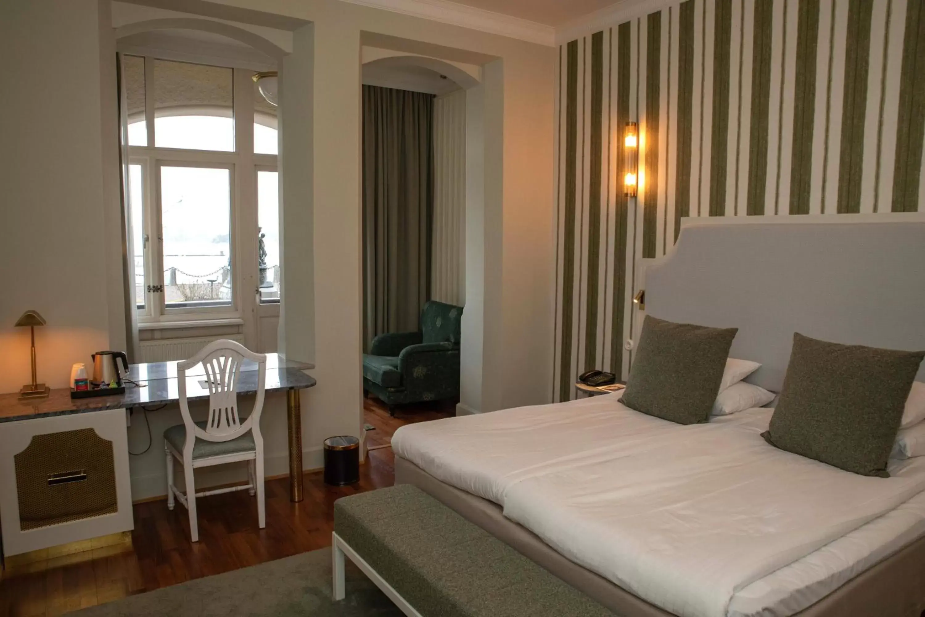 Property building, Bed in Grand Hotel Saltsjöbaden