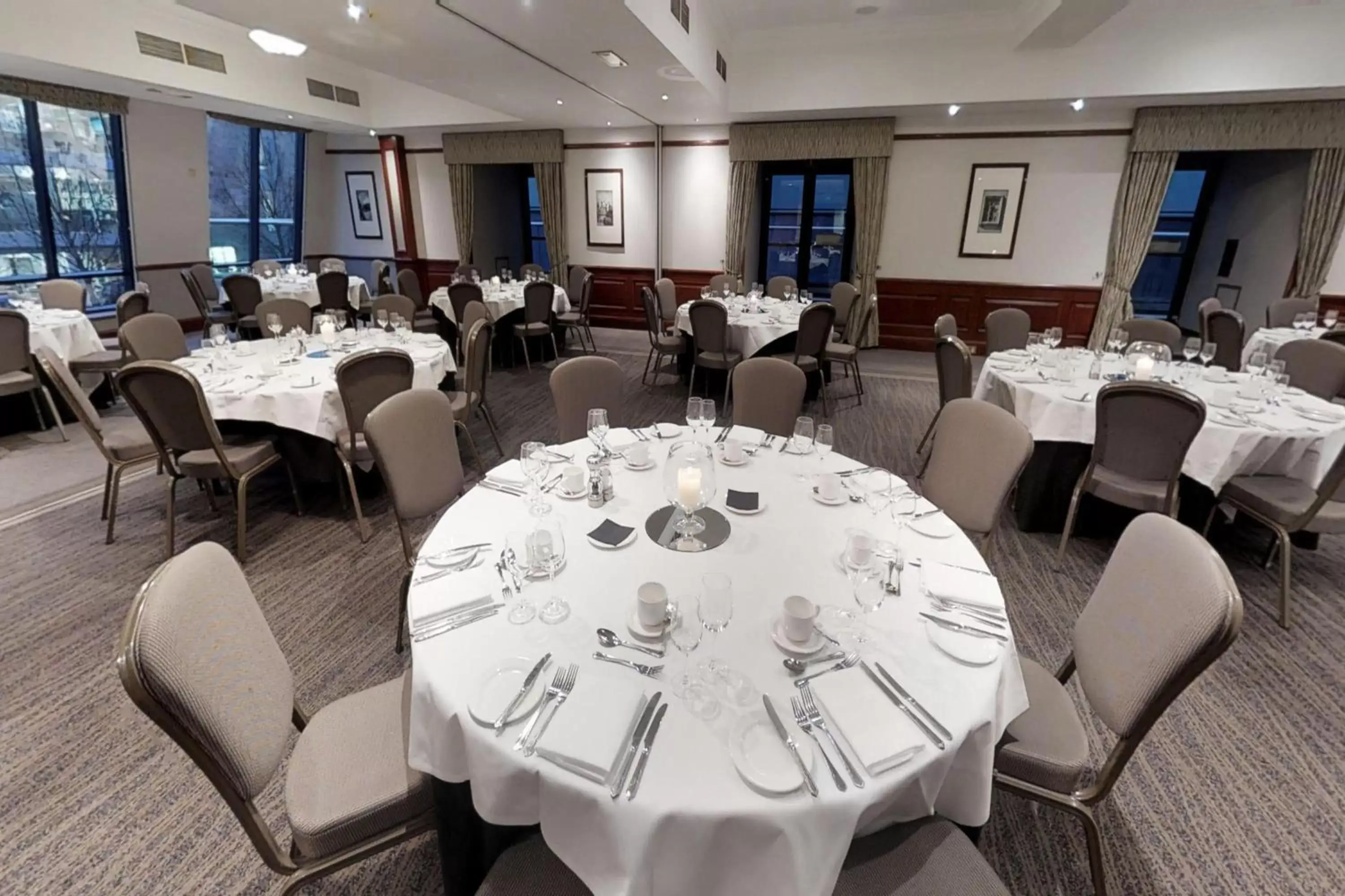 Meeting/conference room, Restaurant/Places to Eat in Edinburgh Holyrood Hotel