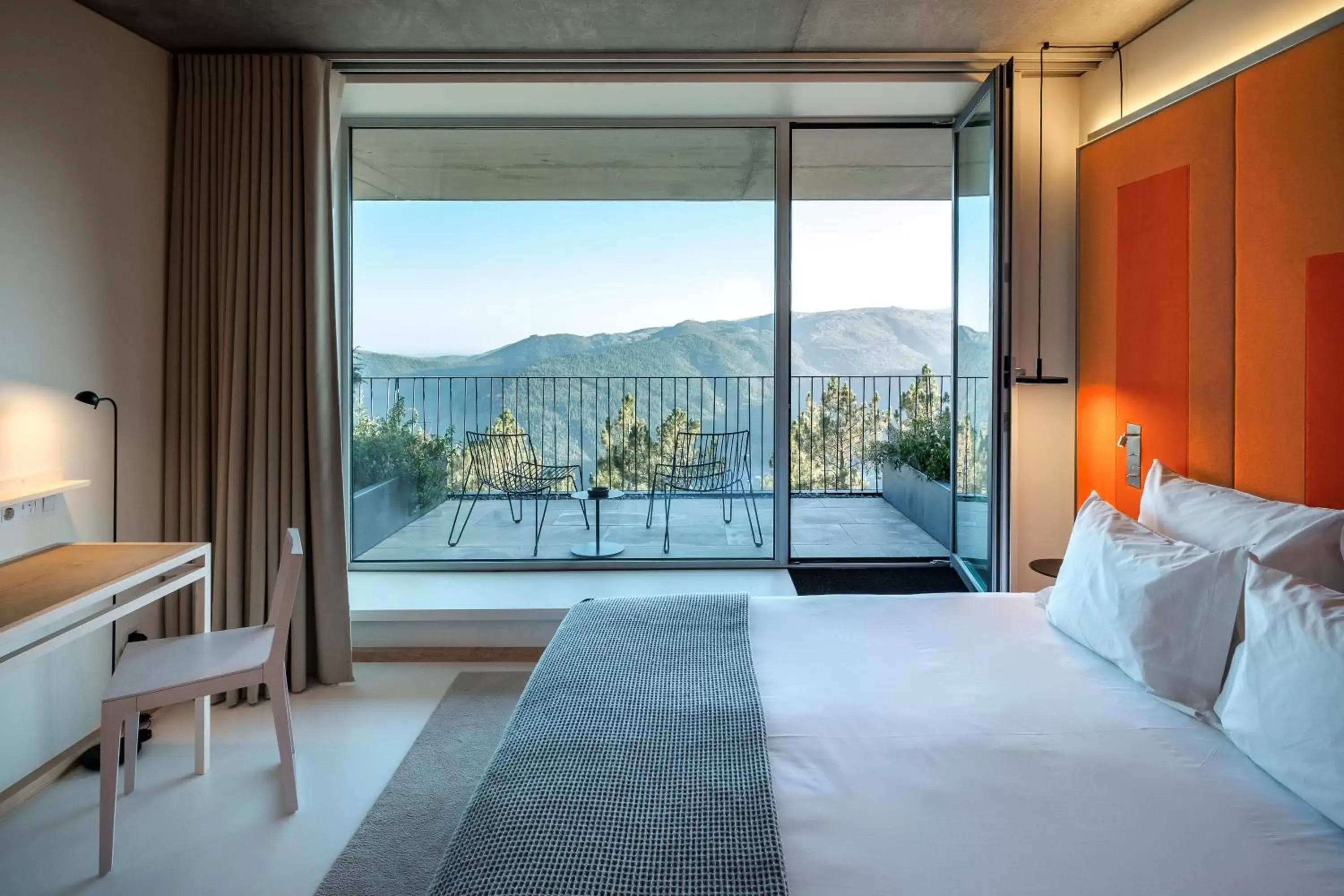 Bed, Mountain View in Casa de São Lourenço - Burel Mountain Hotels