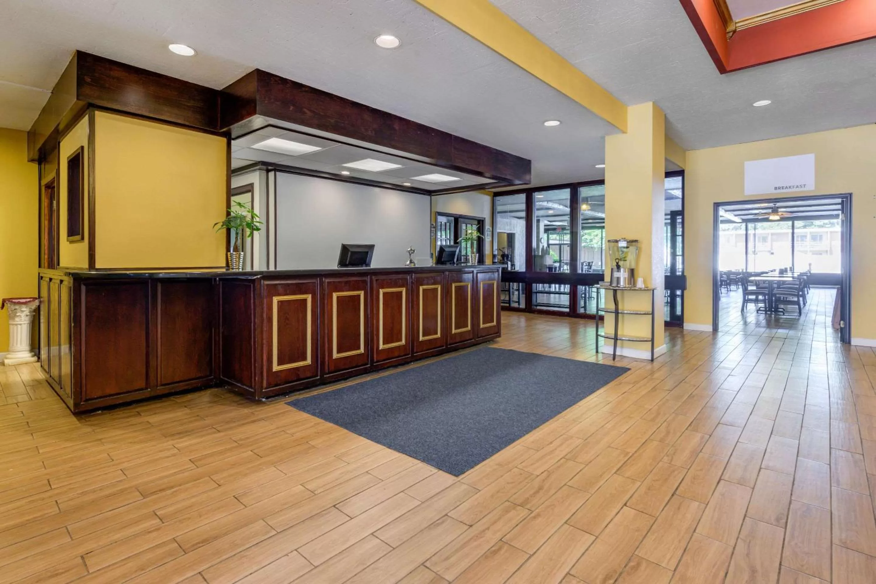 Lobby or reception in Inn at Lebanon - Hershey & Manheim area