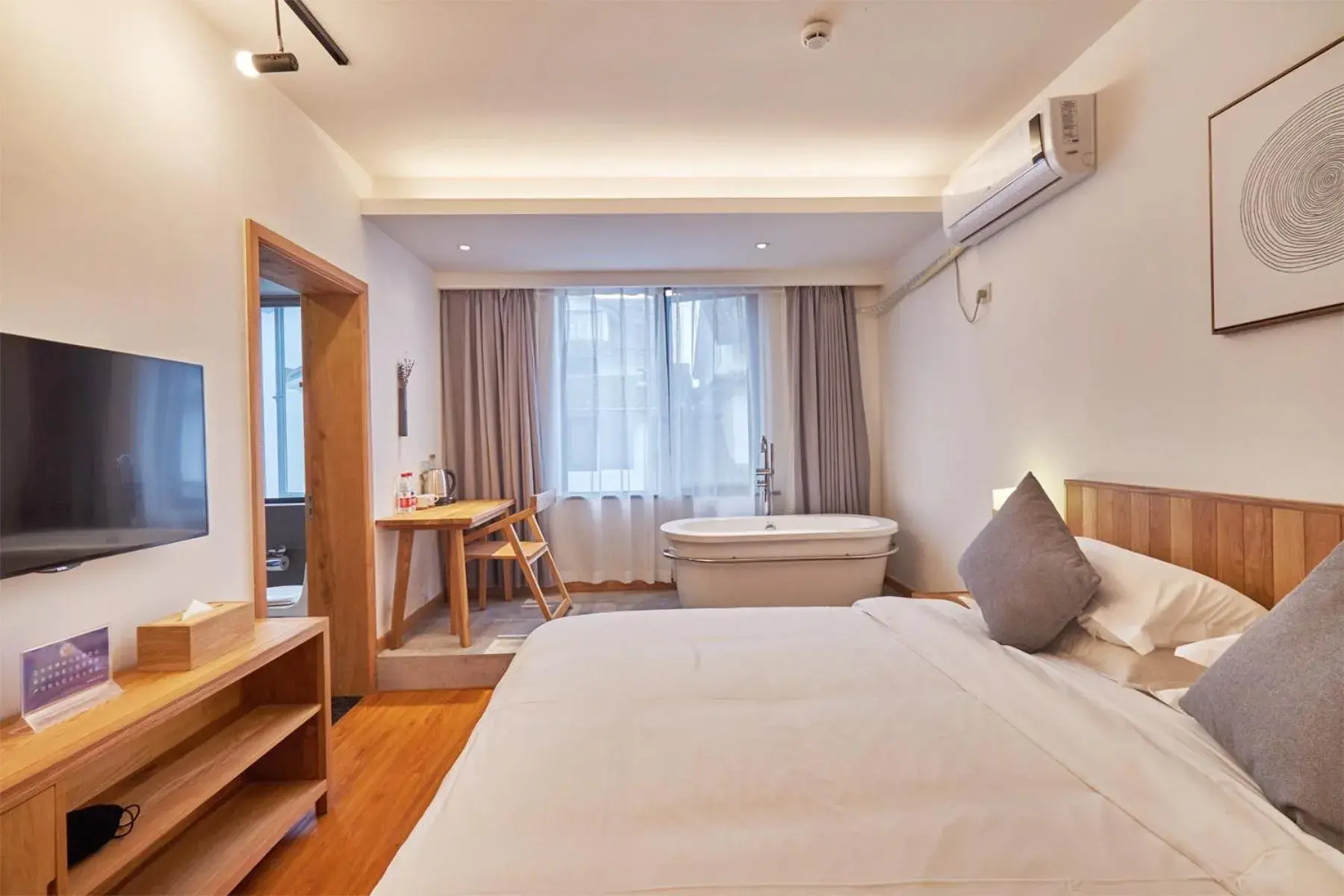 Double Room with Private Bathroom in Hangzhou Yueshang Yunshe Boutique Hostel