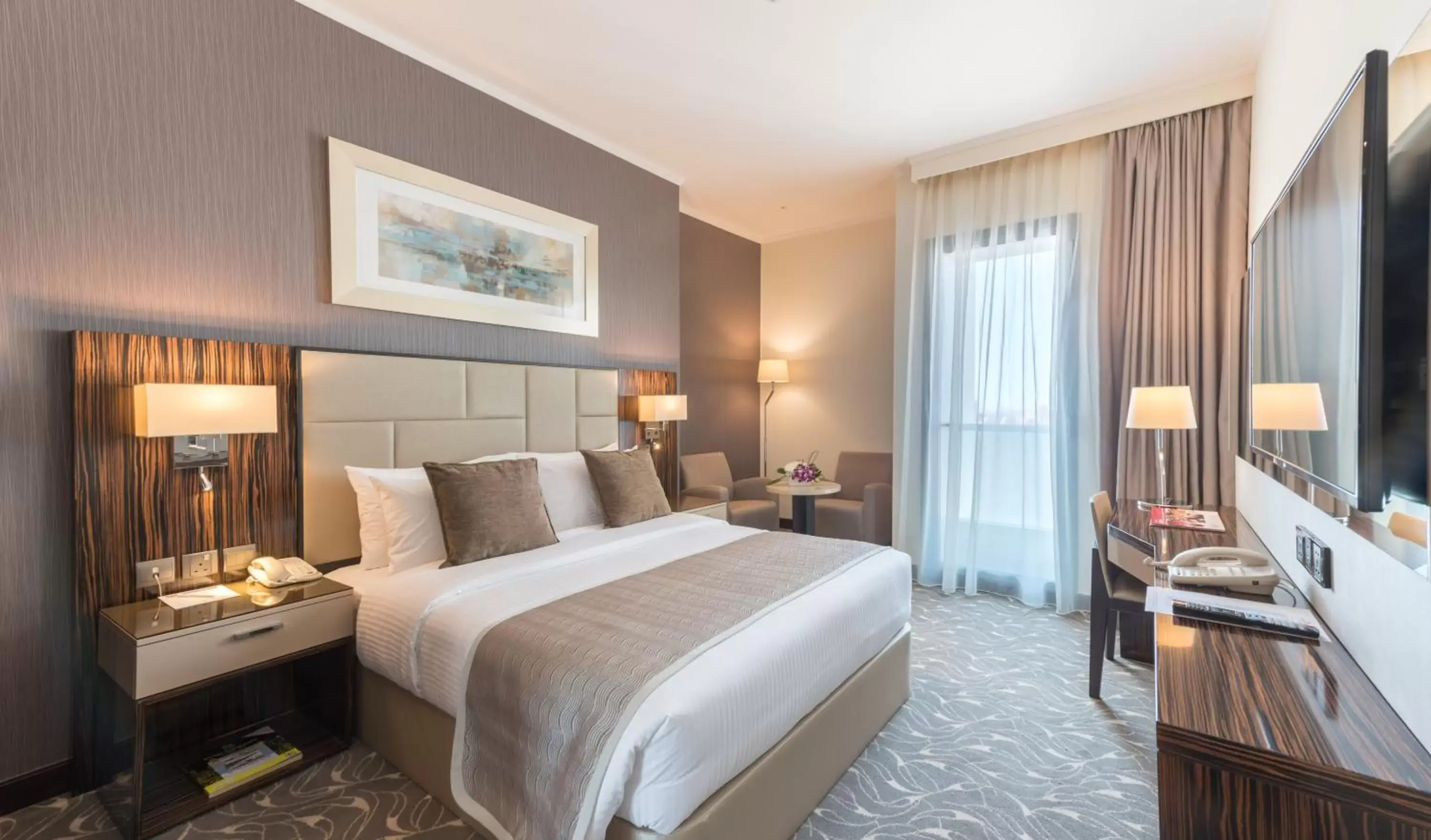 Photo of the whole room, Bed in Hawthorn Suites by Wyndham Abu Dhabi City Center